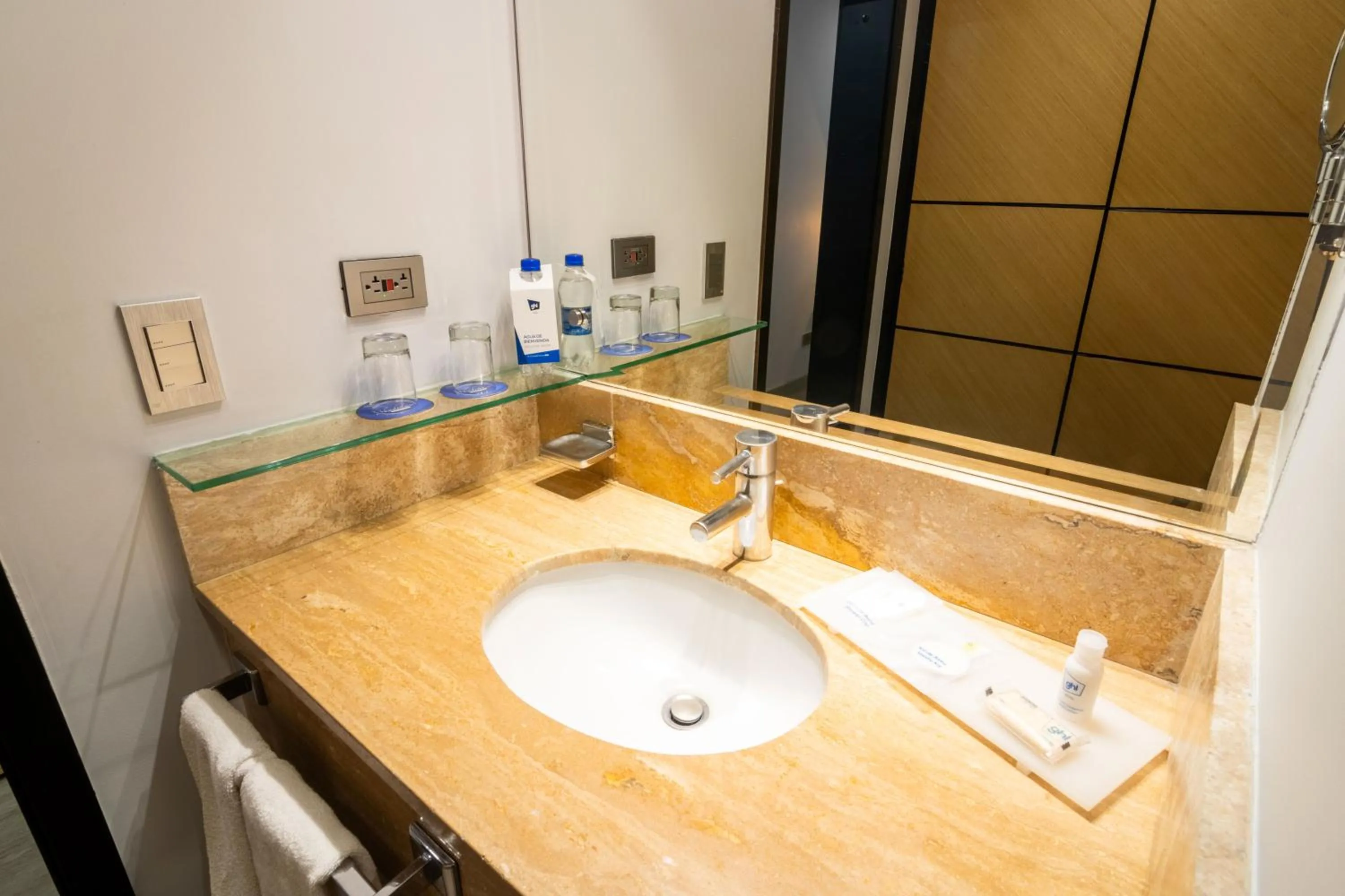 Bathroom in GHL Hotel Abadia Plaza