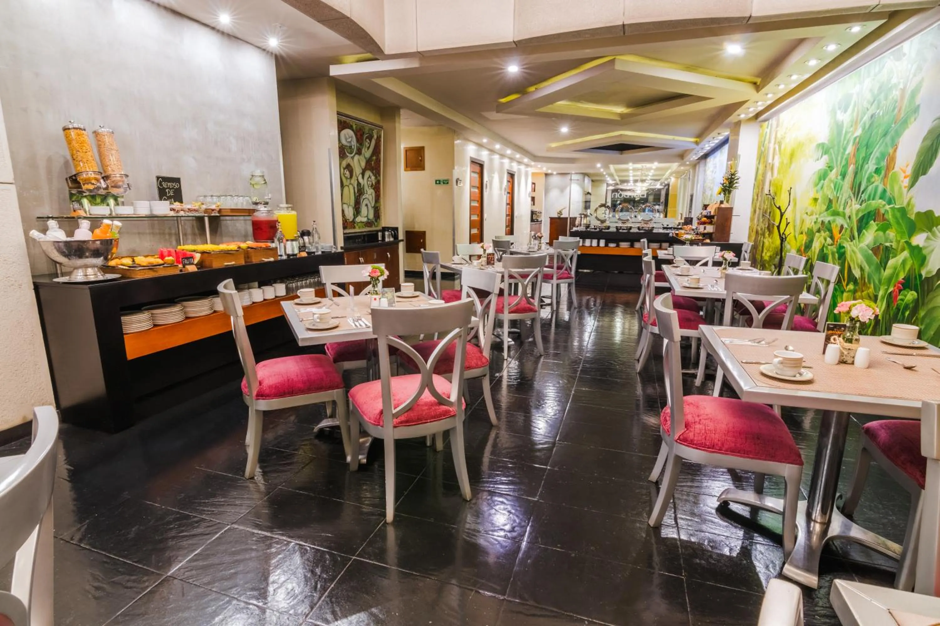 Restaurant/places to eat in GHL Hotel Abadia Plaza