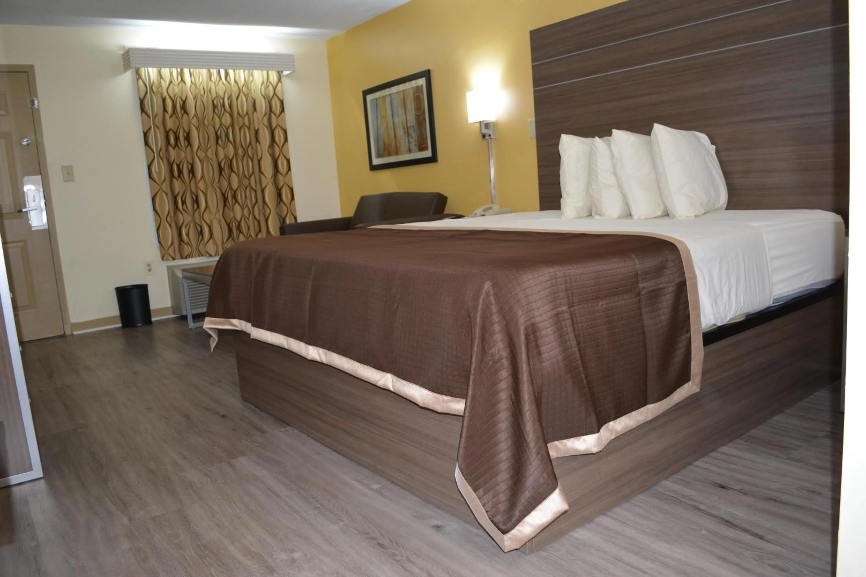 Bed in Southern Inn Lumberton