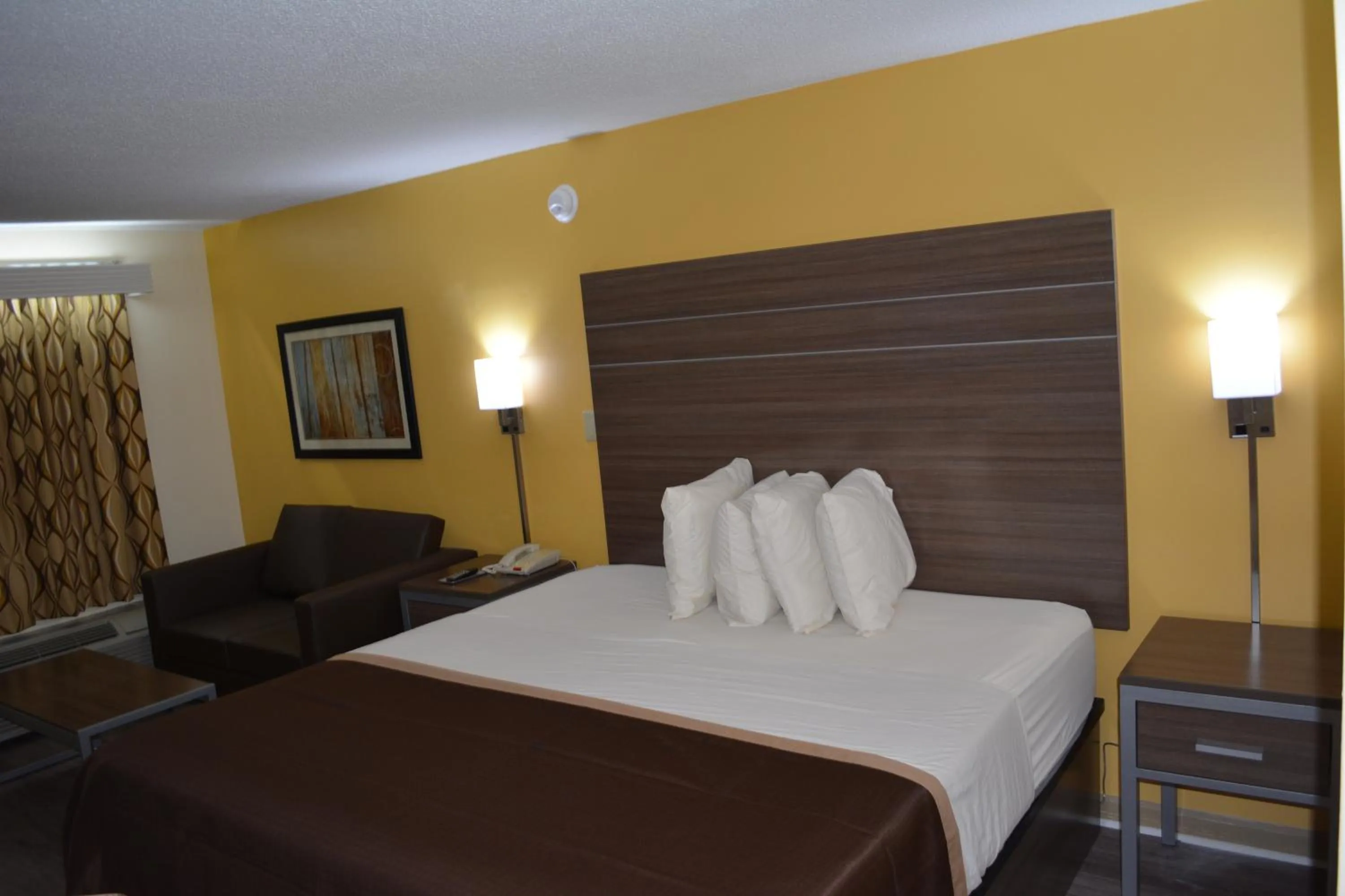 Bed in Southern Inn Lumberton