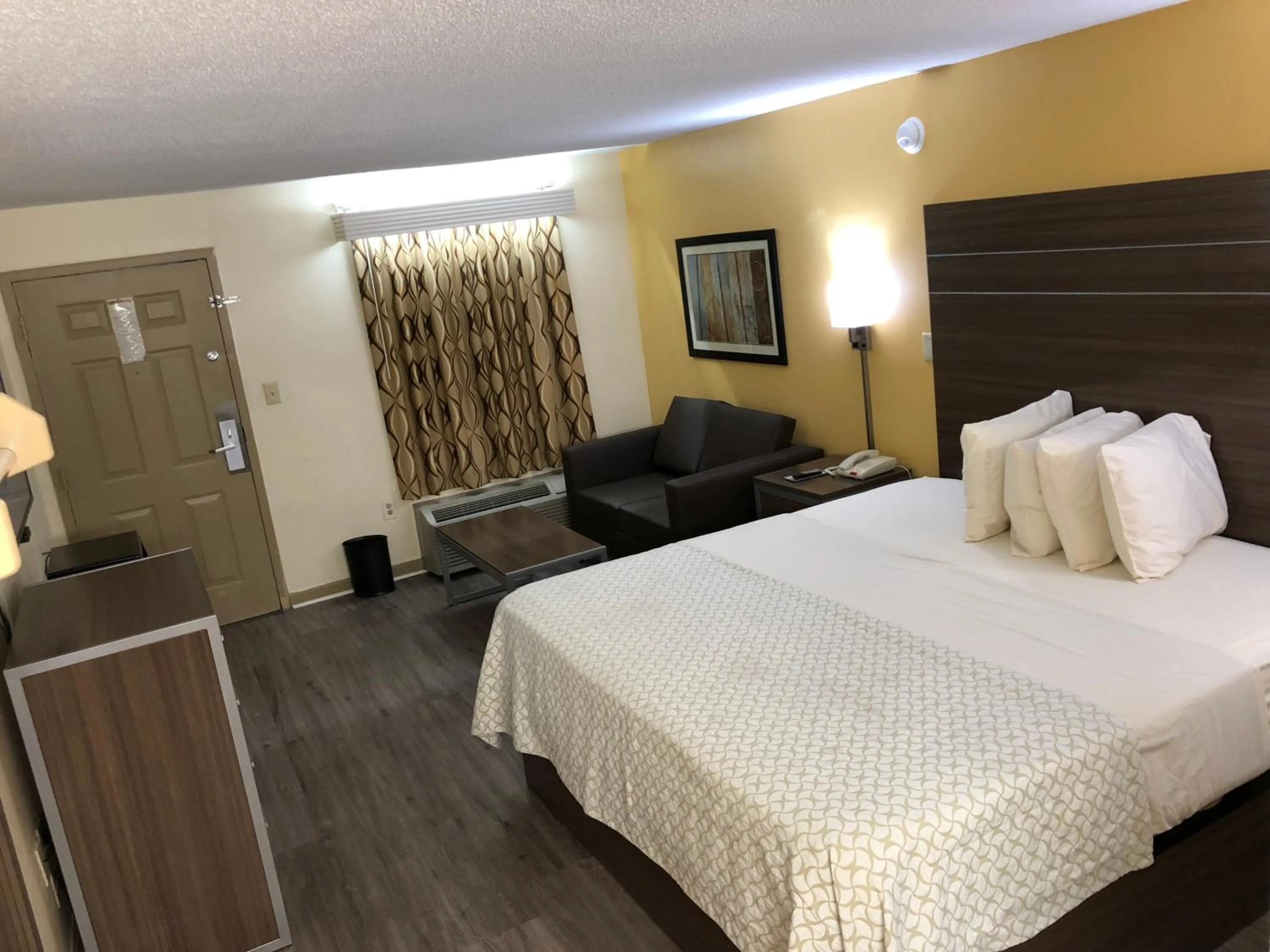 Bed in Southern Inn Lumberton