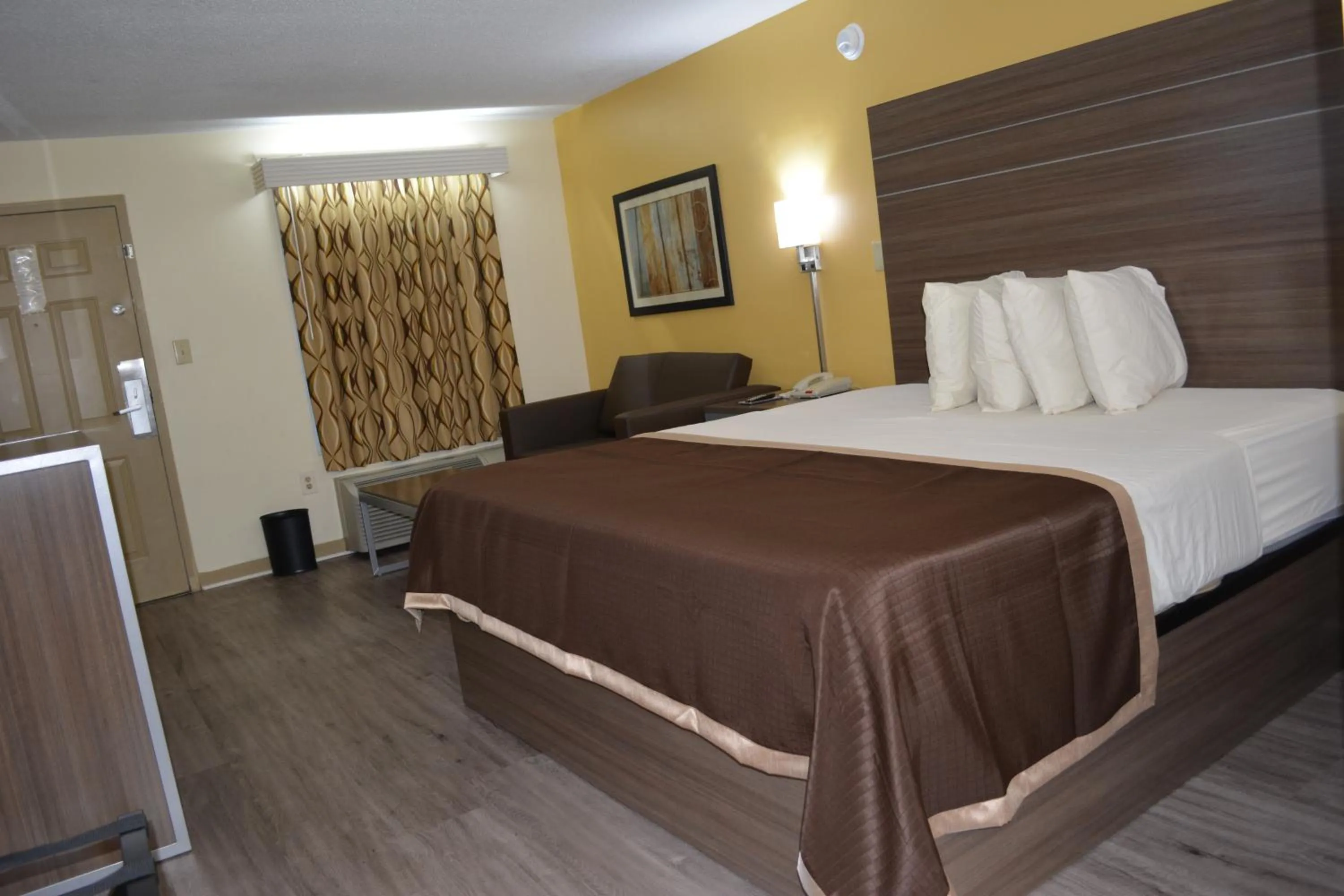 Bed in Southern Inn Lumberton