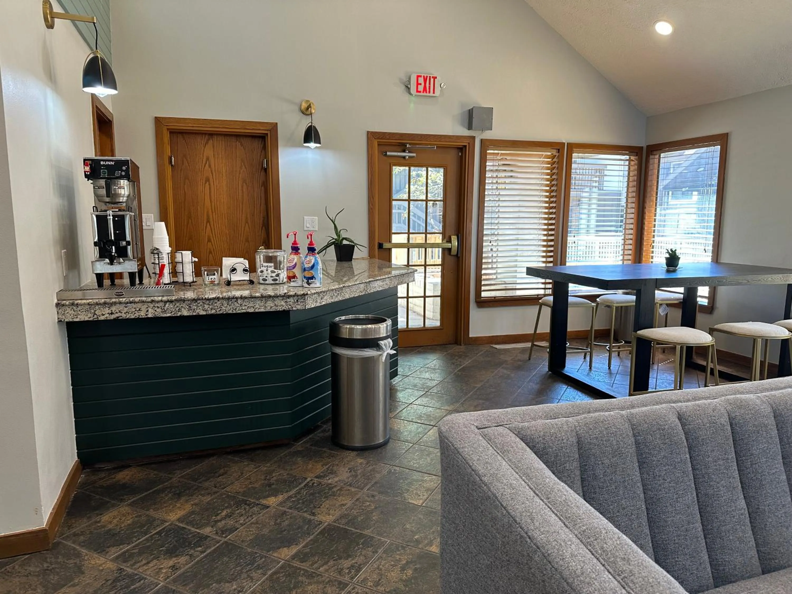Lounge or bar in MainStay Suites Springfield South - Battlefield Rd