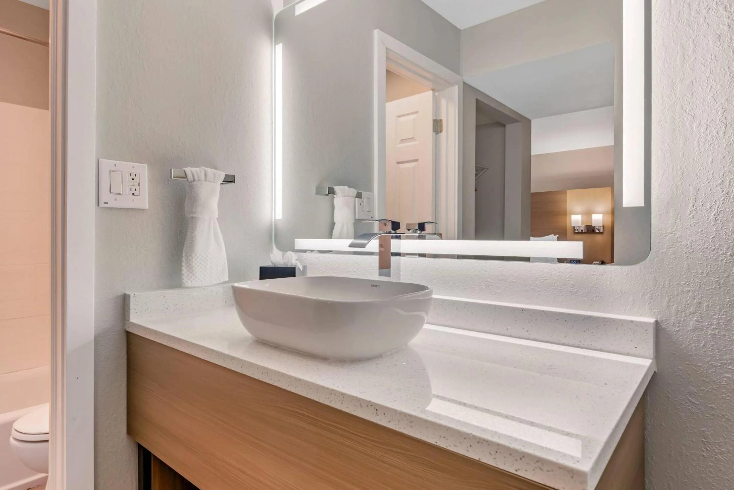 Bedroom in MainStay Suites Springfield South - Battlefield Rd