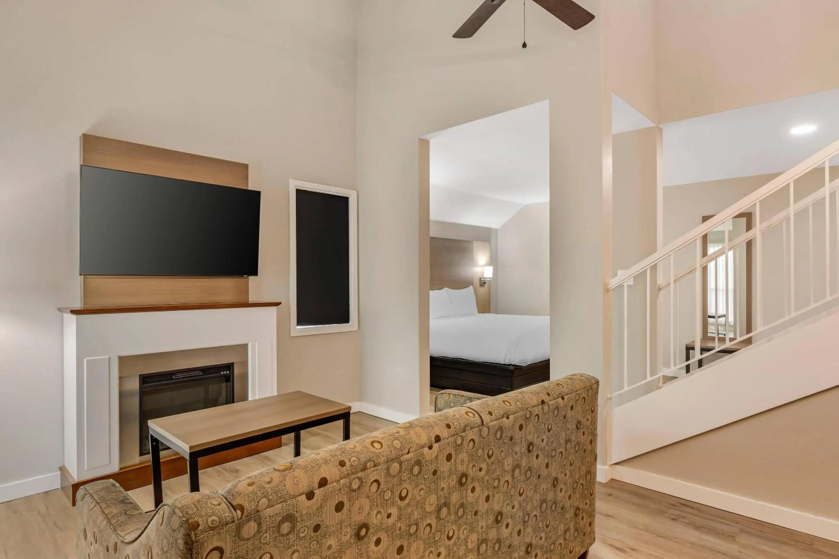 Bedroom in MainStay Suites Springfield South - Battlefield Rd