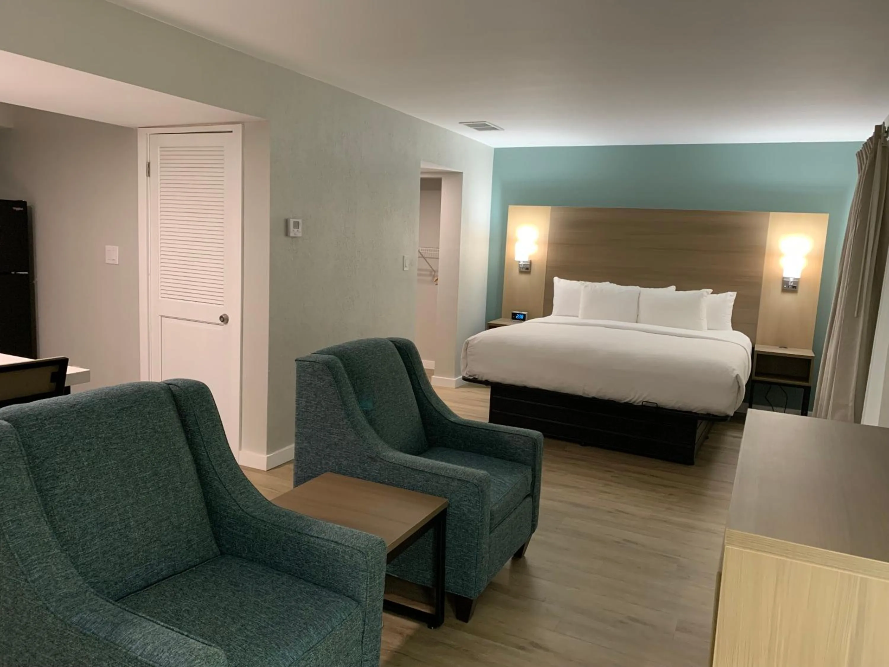 Bedroom, Bed in MainStay Suites Springfield South - Battlefield Rd