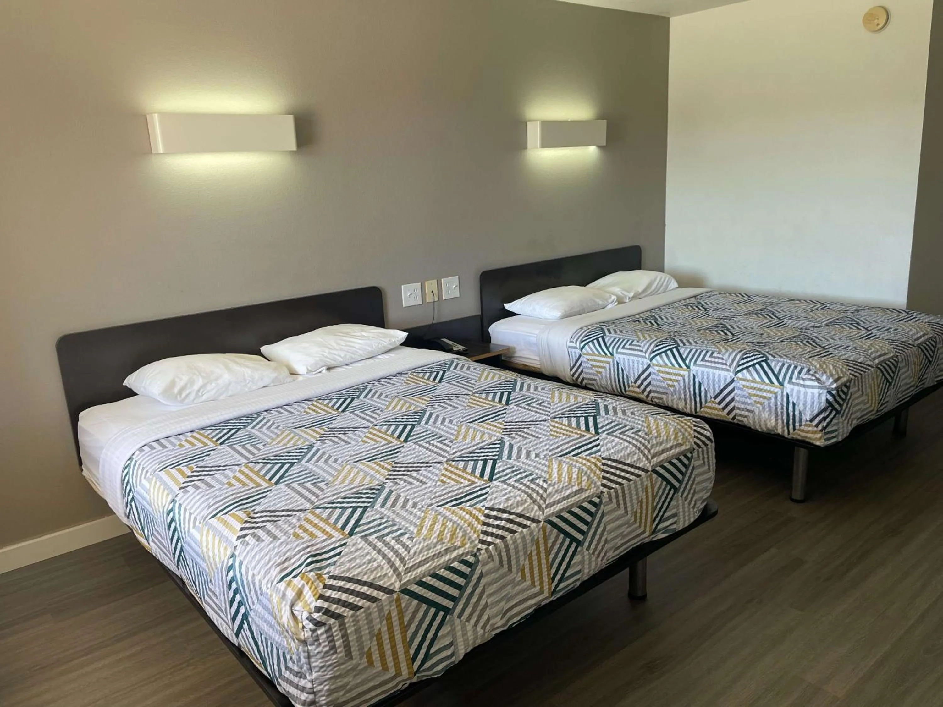 Bedroom, Bed in Motel 6-Wichita Falls, TX - North