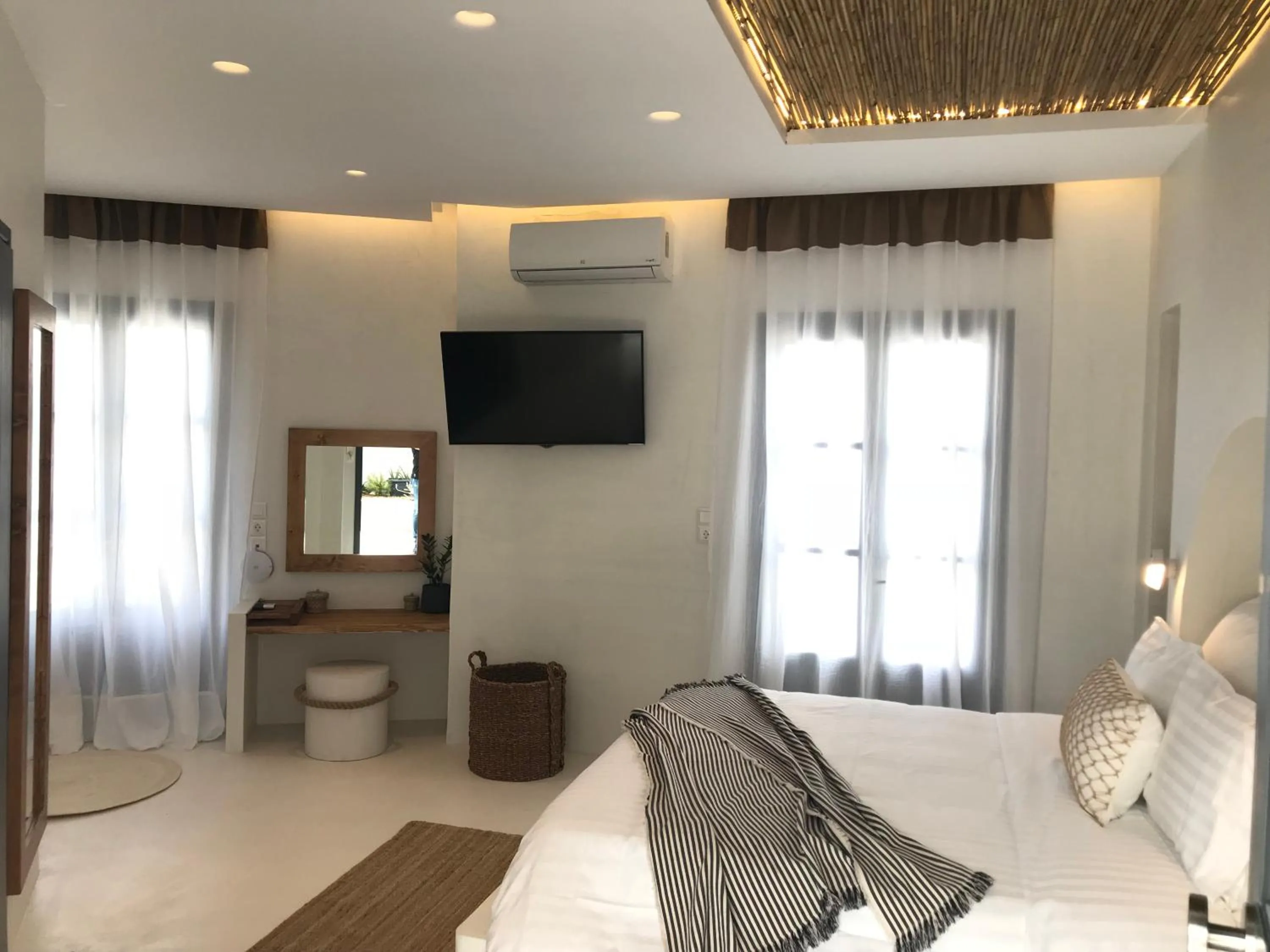 Photo of the whole room, Bed in Parian Boutique Hotel