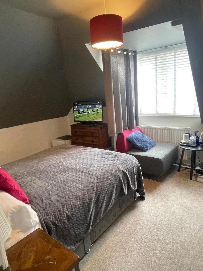 Bedroom, Bed in Skyline Guesthouse