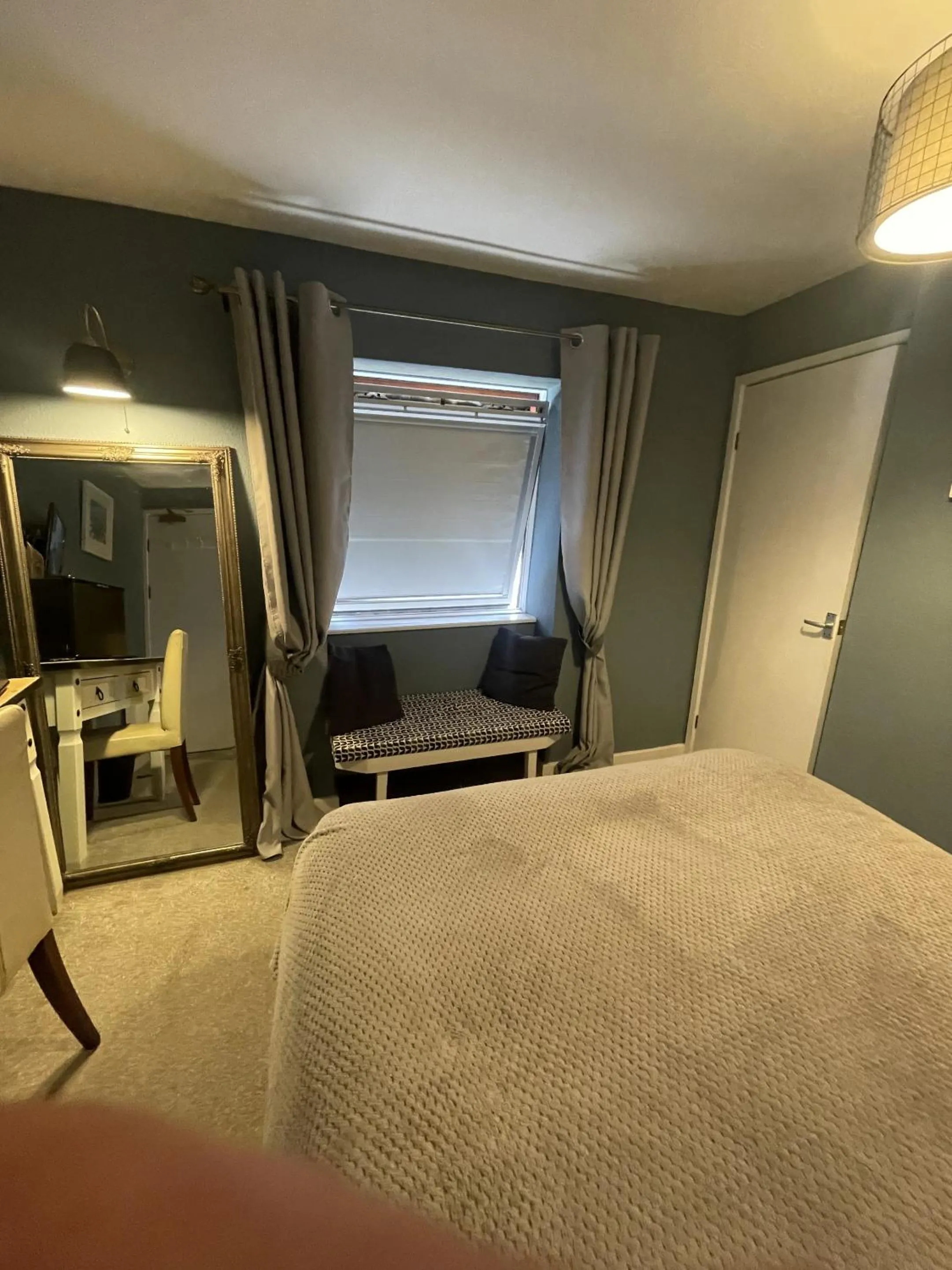 Bedroom, Bed in Skyline Guesthouse