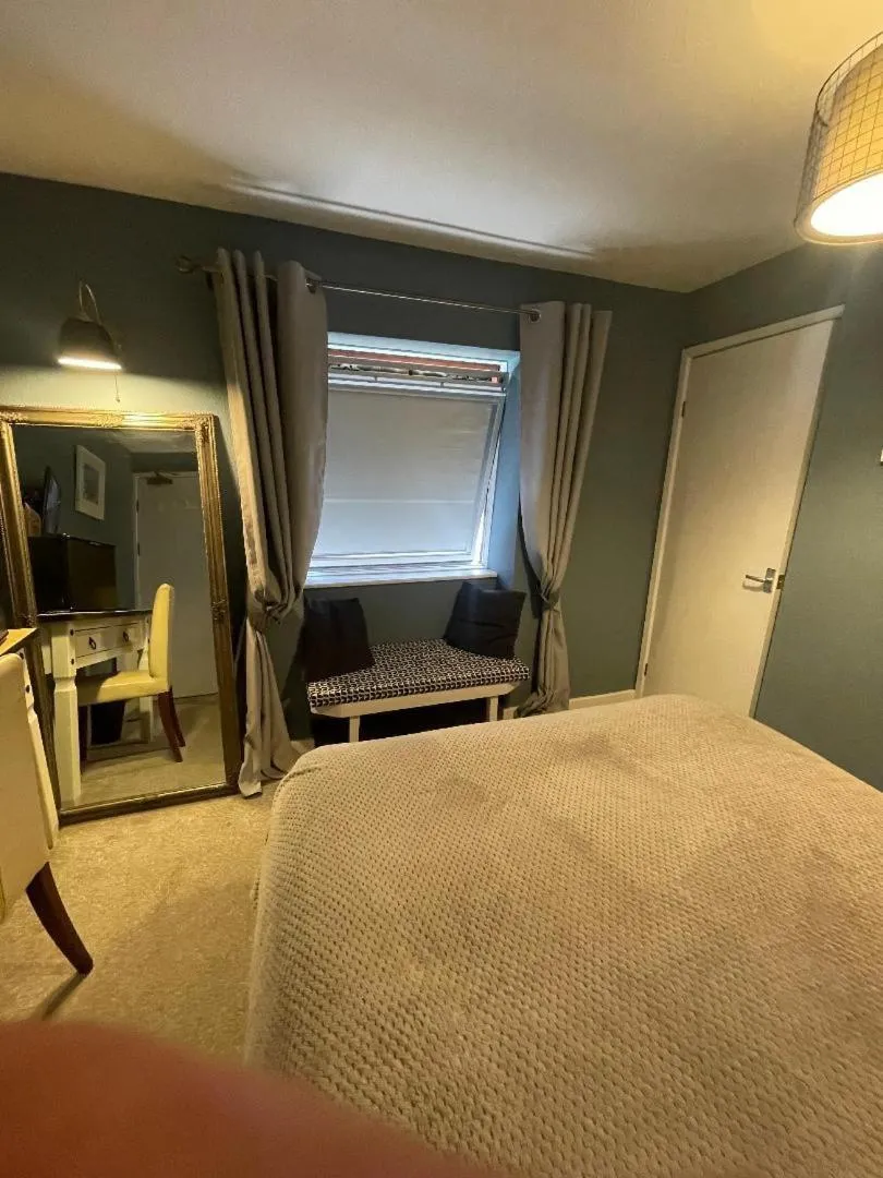 Bedroom, Bed in Skyline Guesthouse