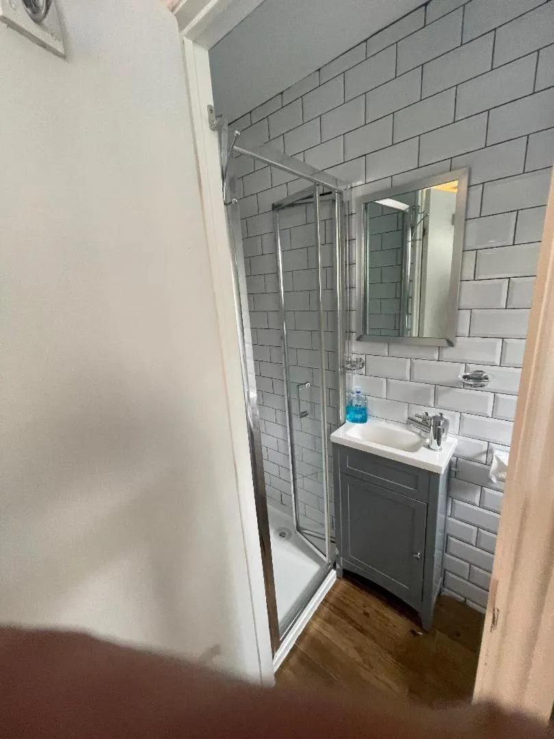 Bathroom in Skyline Guesthouse