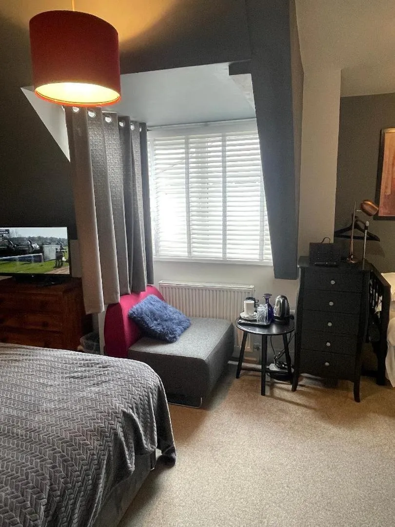 Bedroom, Bed in Skyline Guesthouse