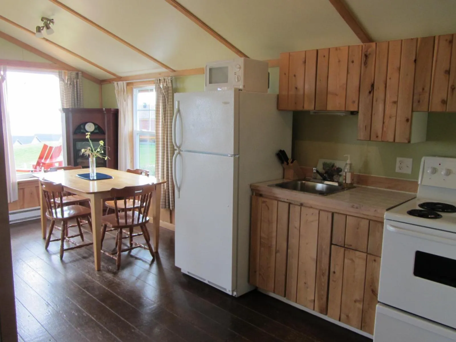 Kitchen or kitchenette in Chalets Nature Océan