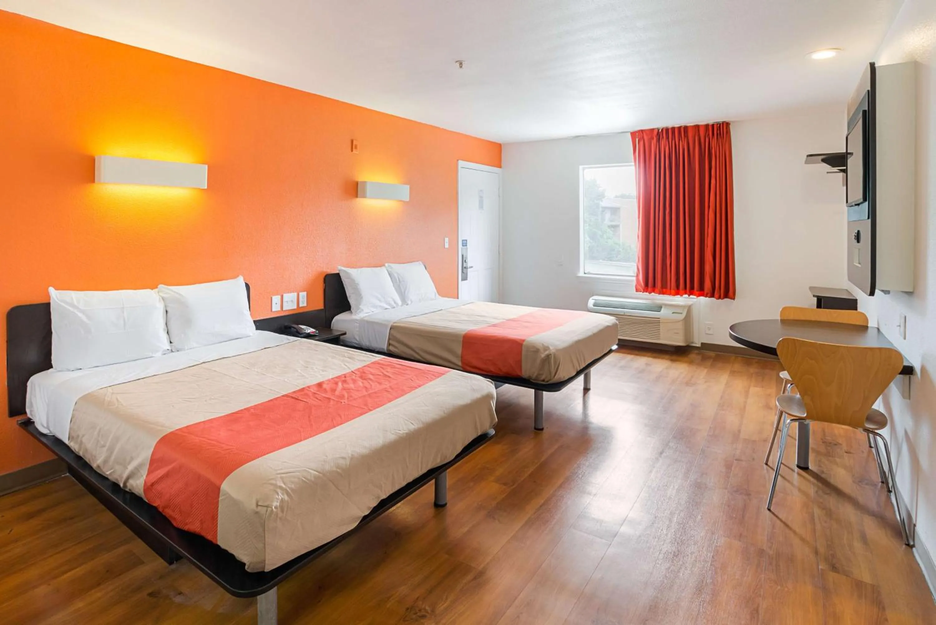 TV and multimedia, Bed in Motel 6-Grand Prairie, TX - Near Six Flags Drive