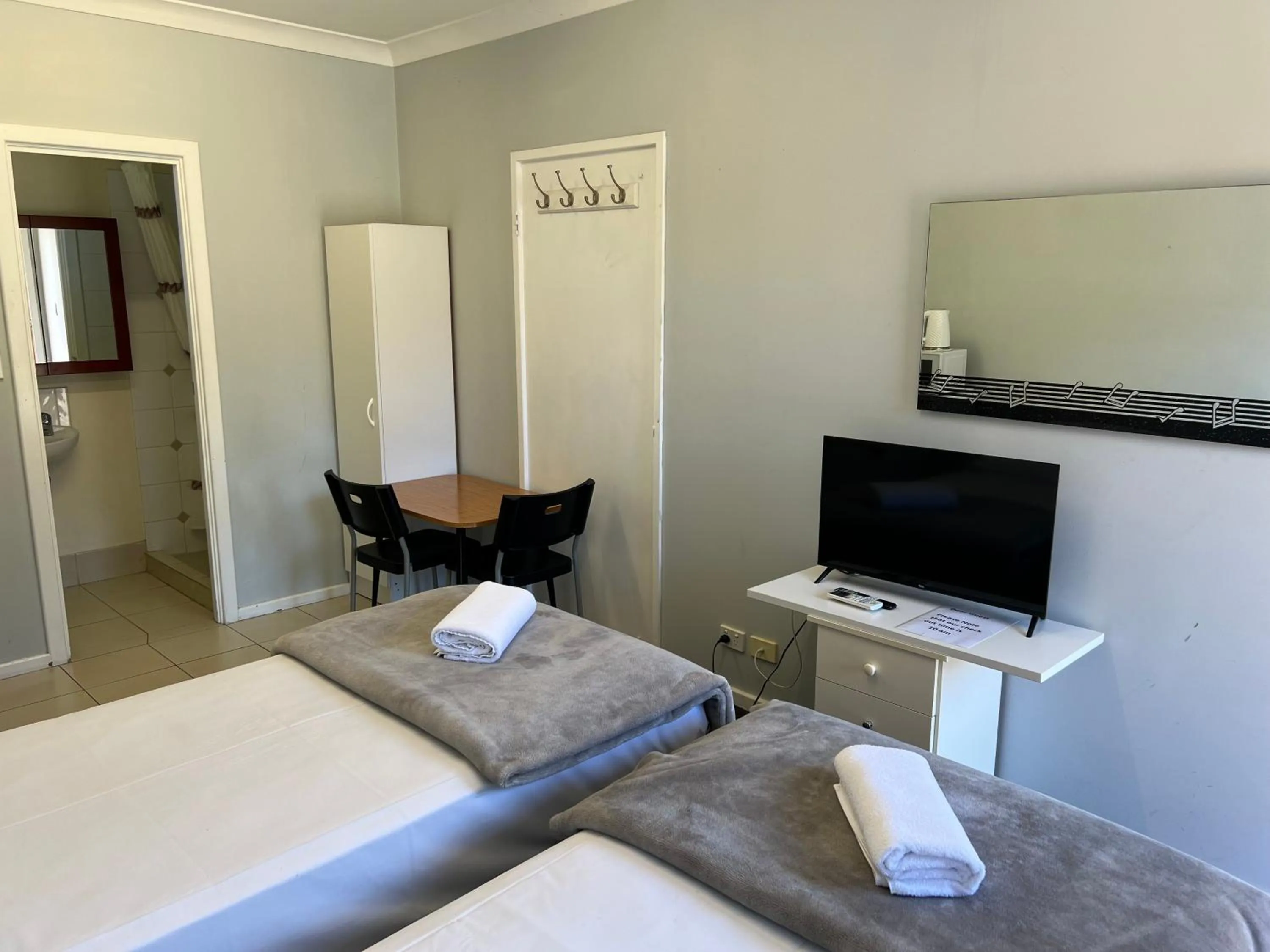 Photo of the whole room, Bed in Restawile Motel