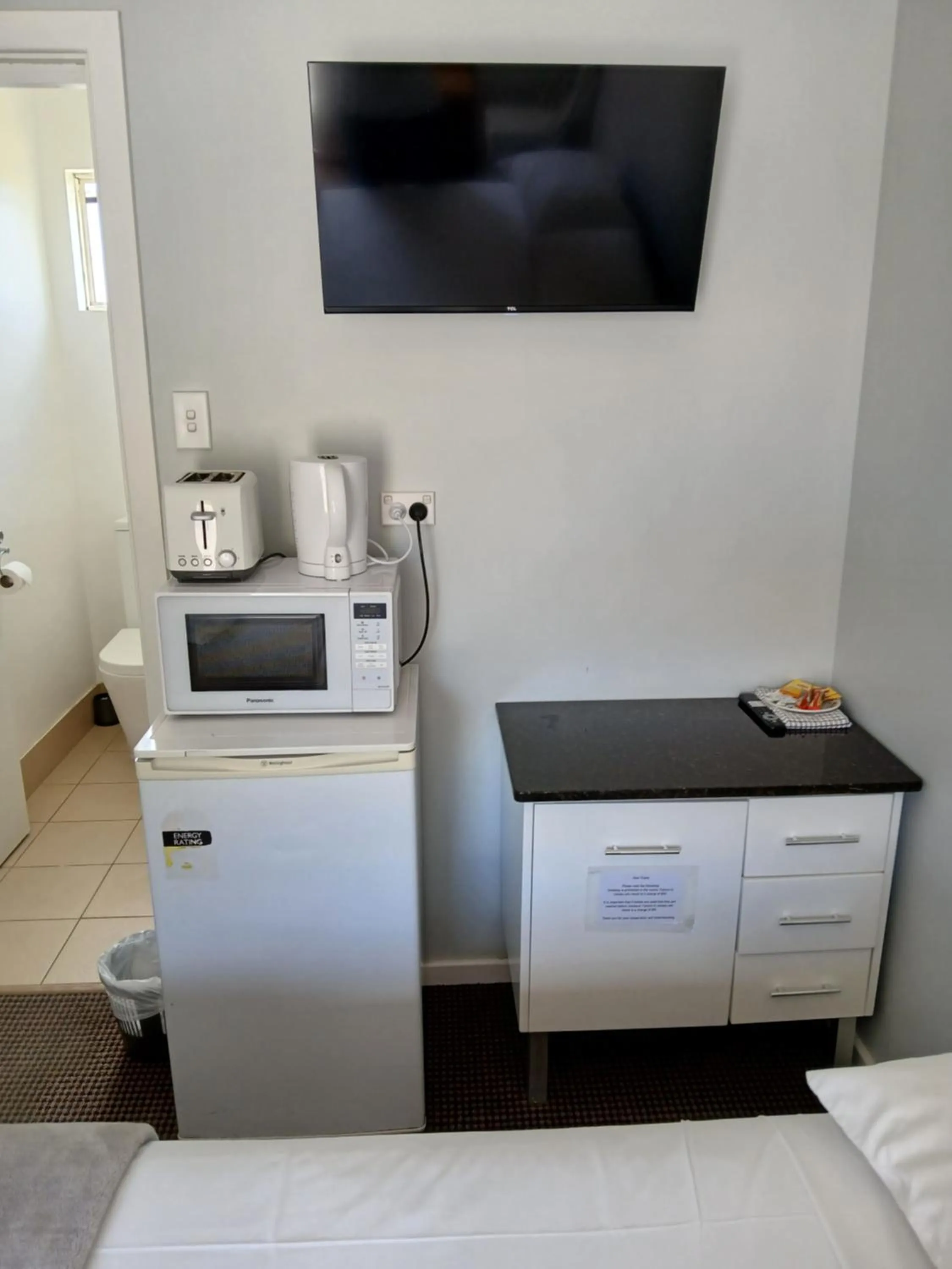 Coffee/tea facilities in Restawile Motel