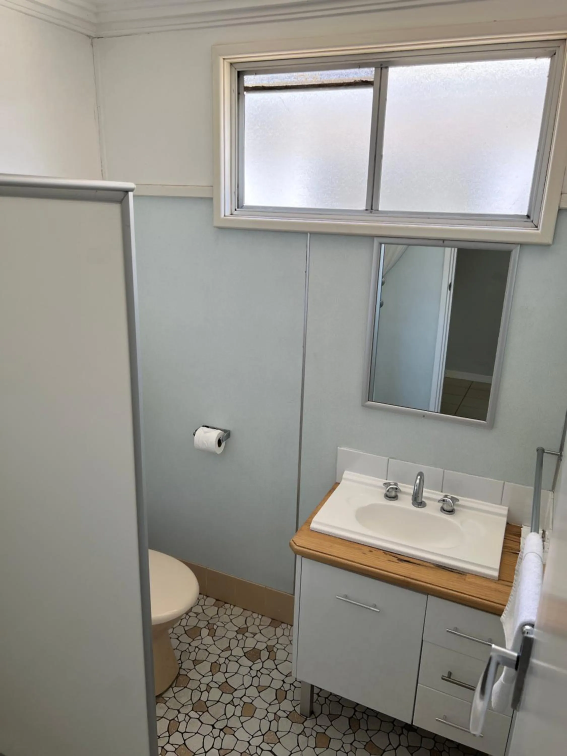 Bathroom in Restawile Motel