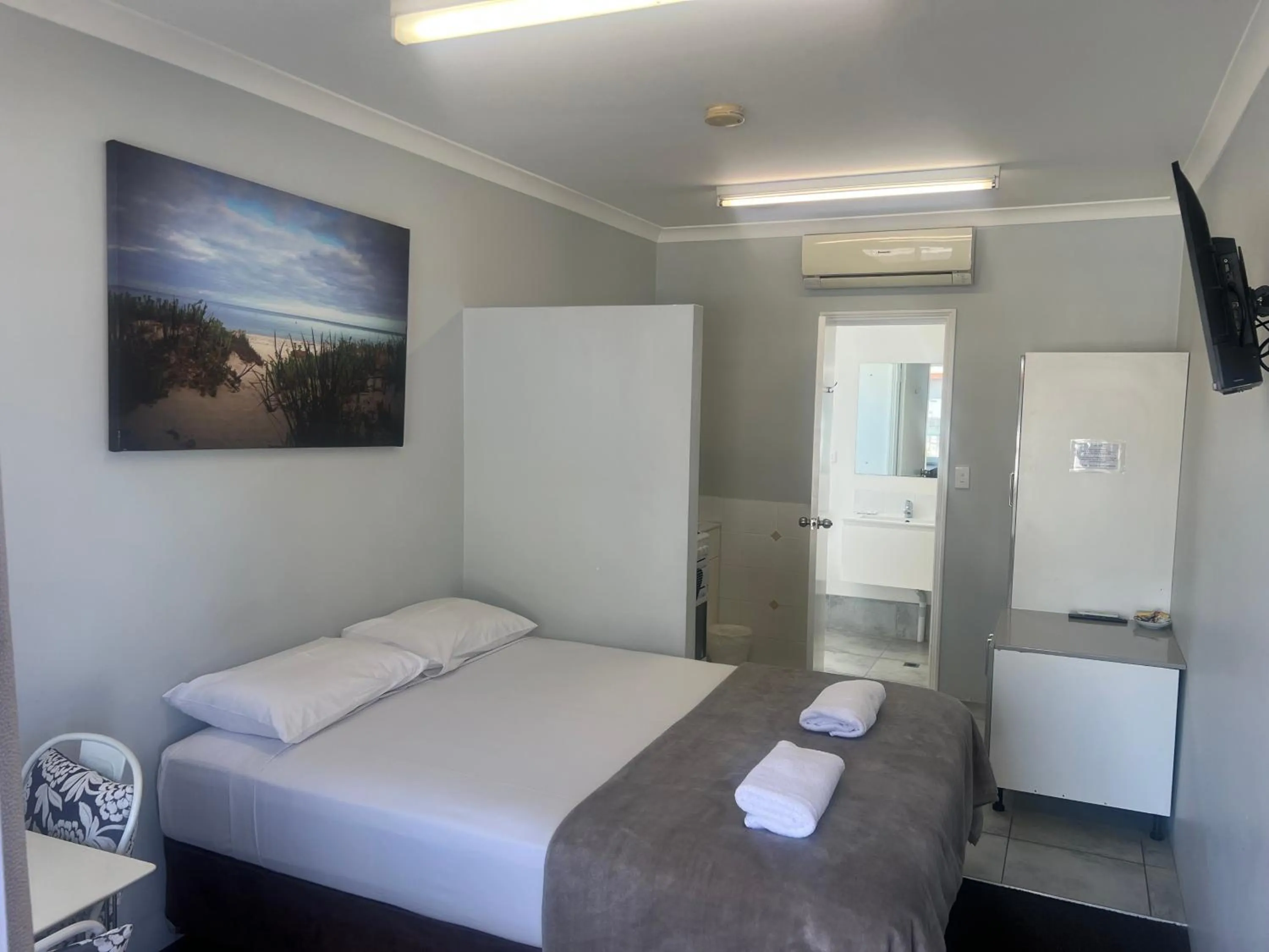 Photo of the whole room, Bed in Restawile Motel