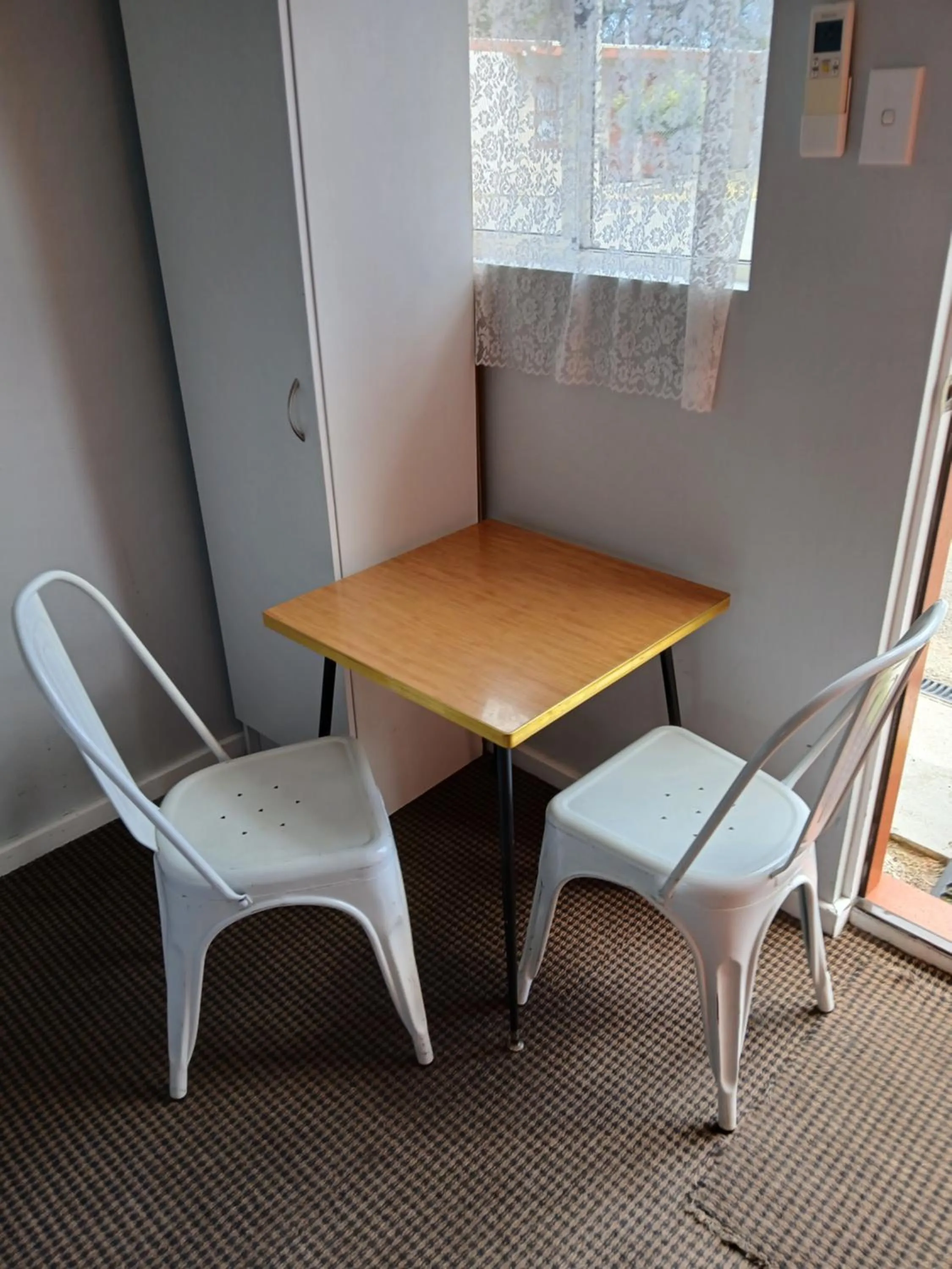 Seating area in Restawile Motel