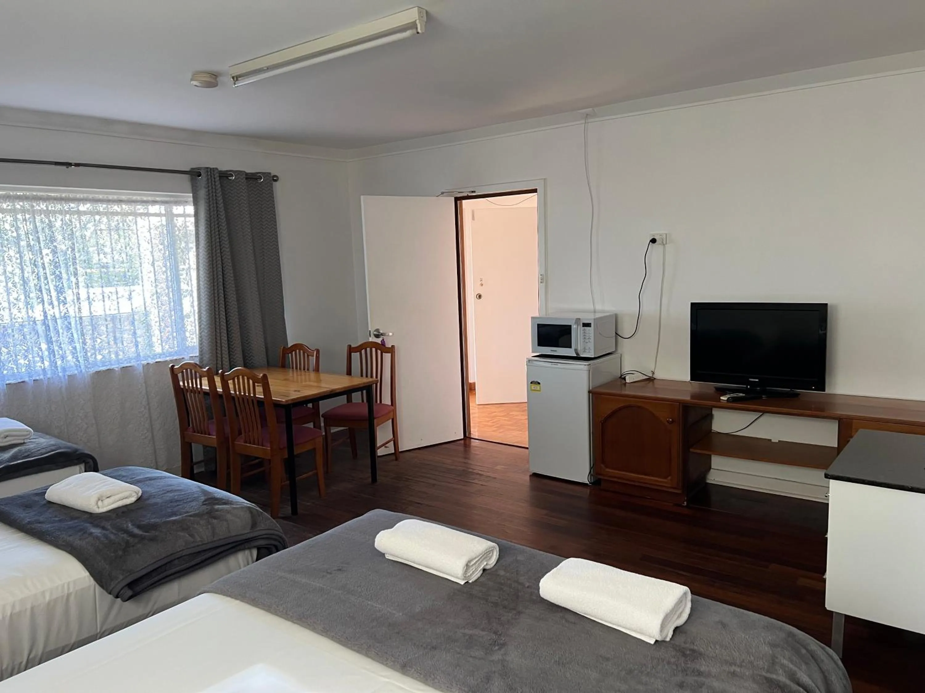 Photo of the whole room, Bed in Restawile Motel