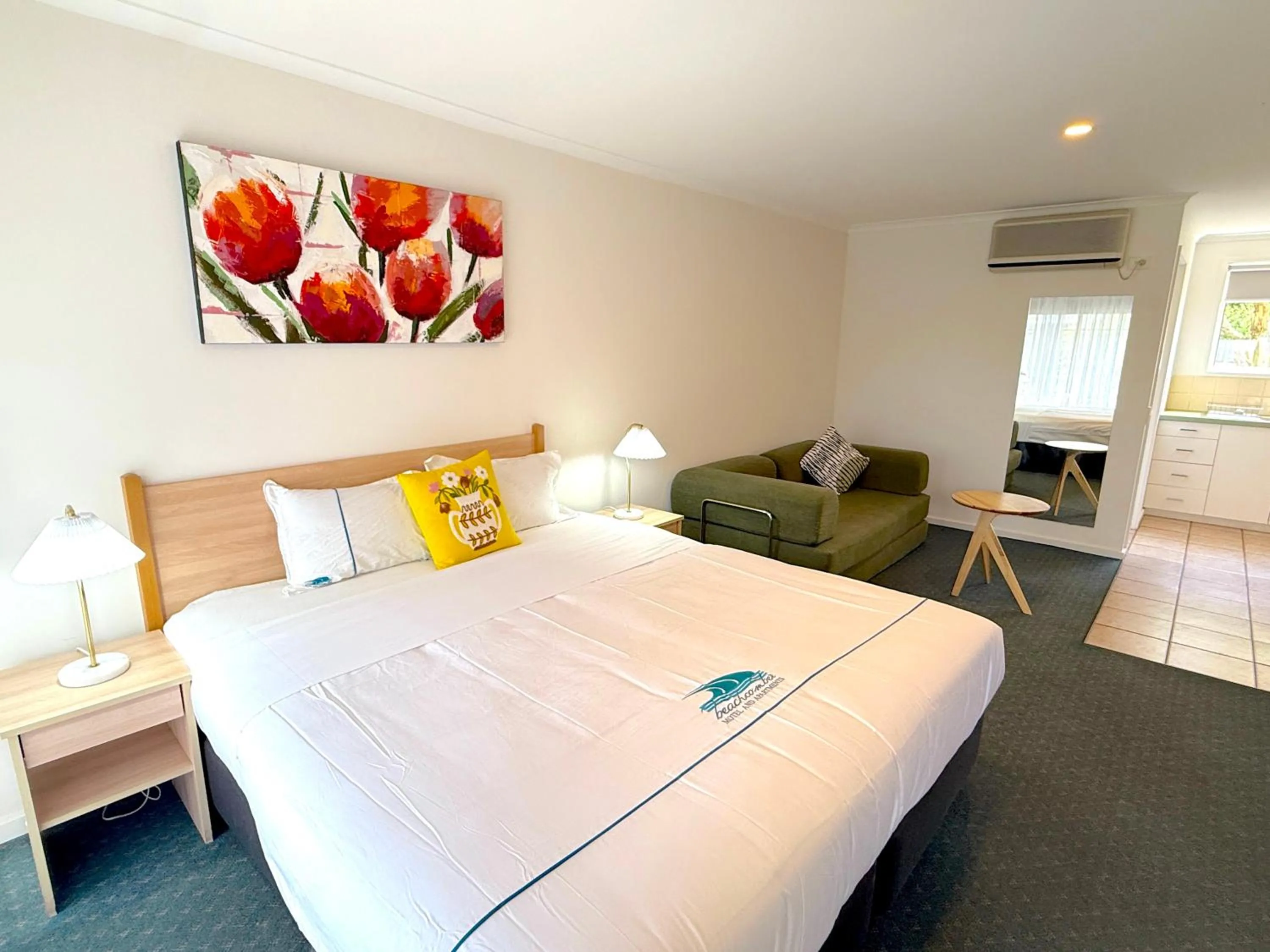 Area and facilities, Bed in Beachcomber Motel & Apartments