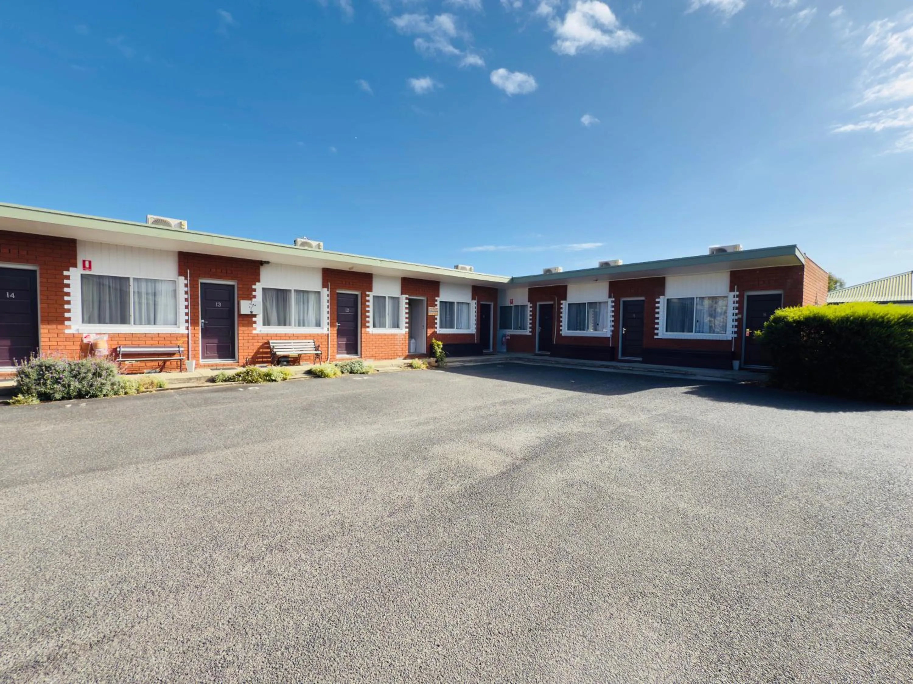 Property building in Beachcomber Motel & Apartments