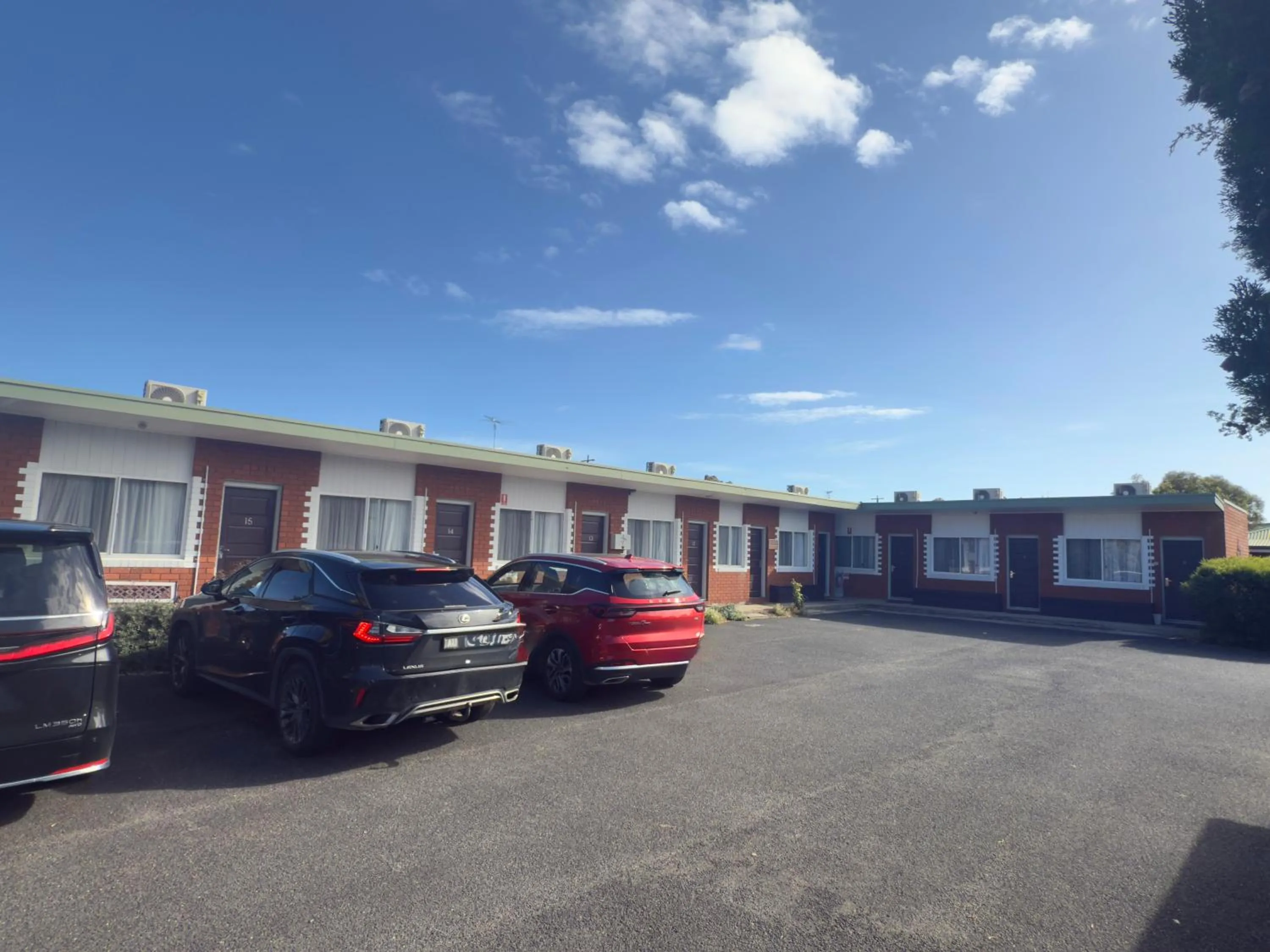 Property building in Beachcomber Motel & Apartments