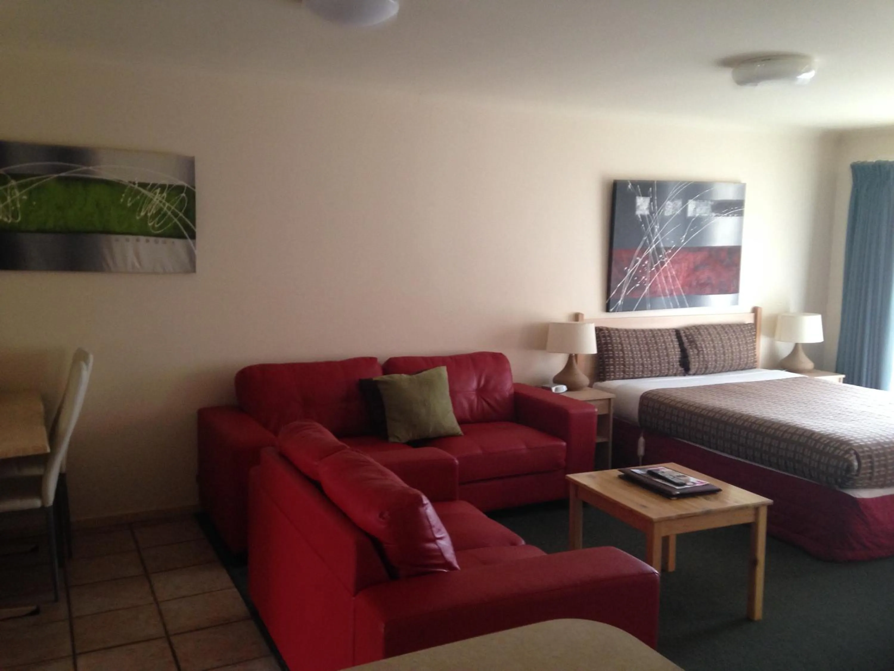 Family Apartment with Spa Bath in Beachcomber Motel & Apartments