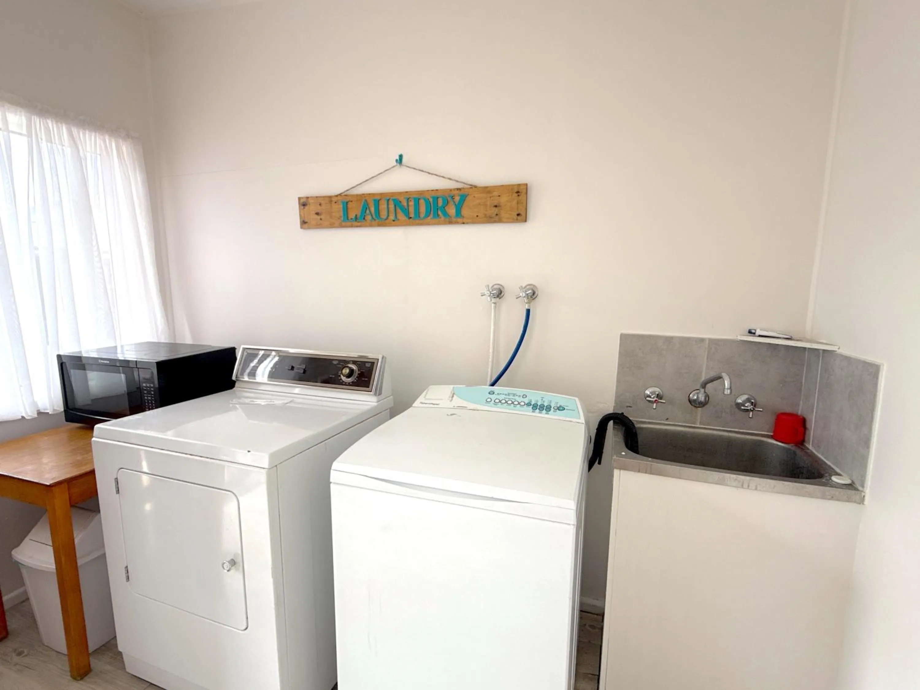 laundry in Beachcomber Motel & Apartments