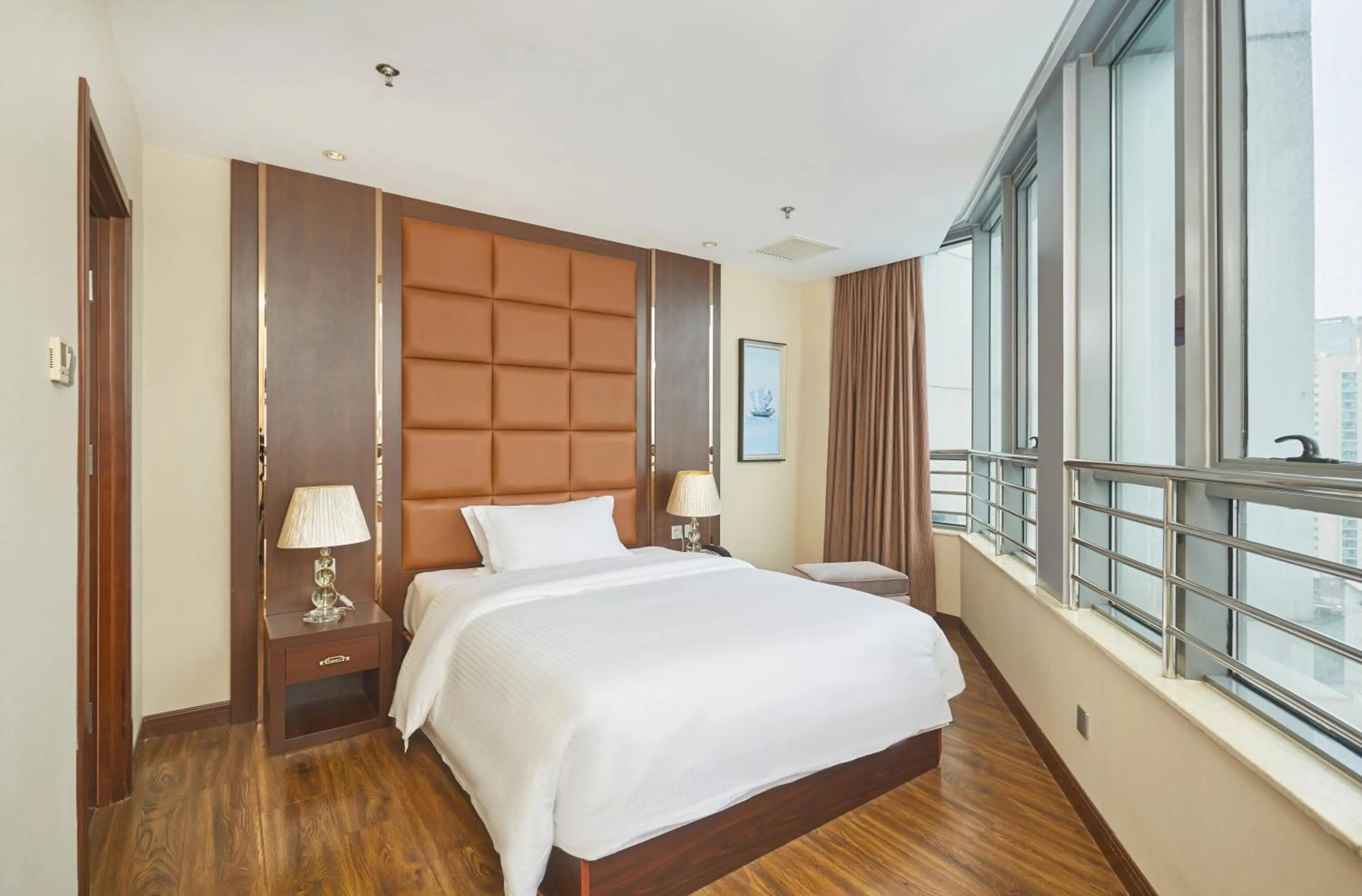 Bed in Beijing Sunflower Hotel--Beijing Universal Studios Resort