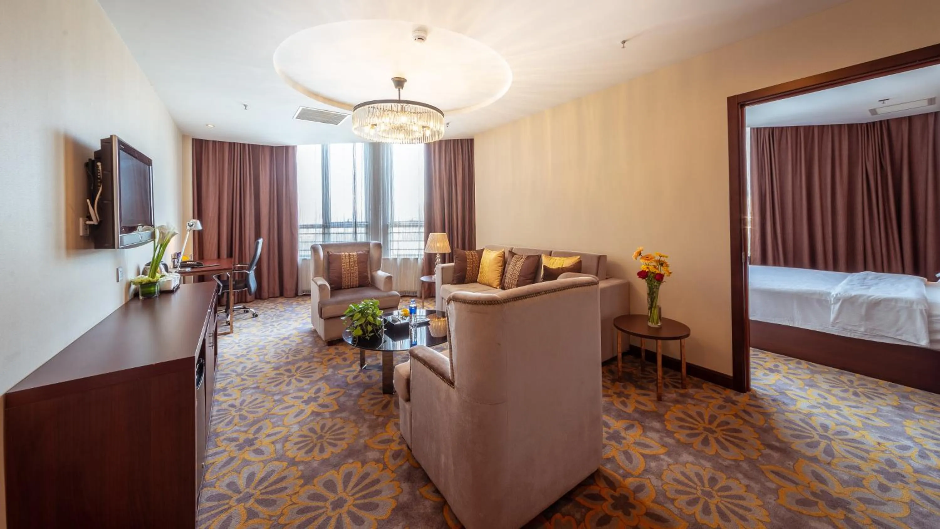 Bed in Beijing Sunflower Hotel--Beijing Universal Studios Resort