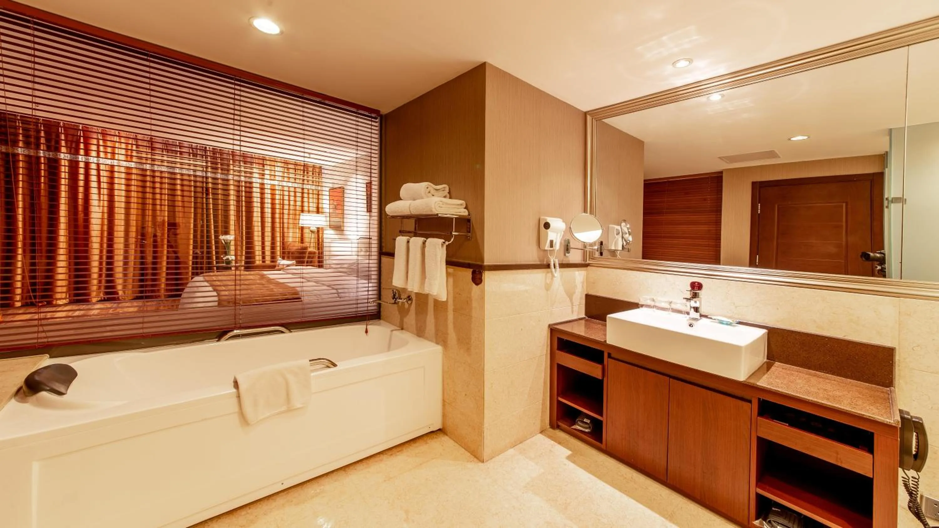 Bed in Beijing Sunflower Hotel--Beijing Universal Studios Resort