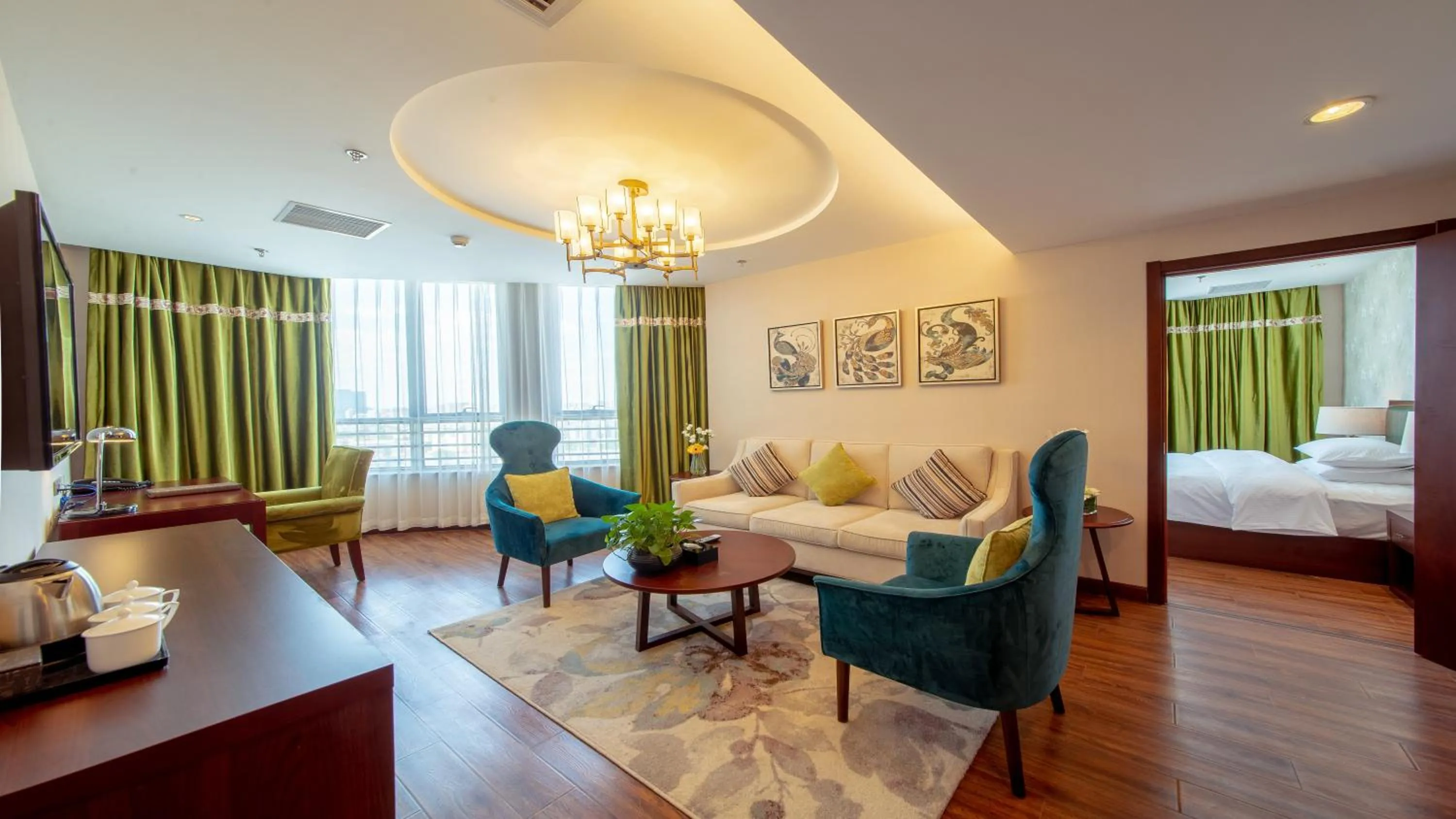 Bed in Beijing Sunflower Hotel--Beijing Universal Studios Resort