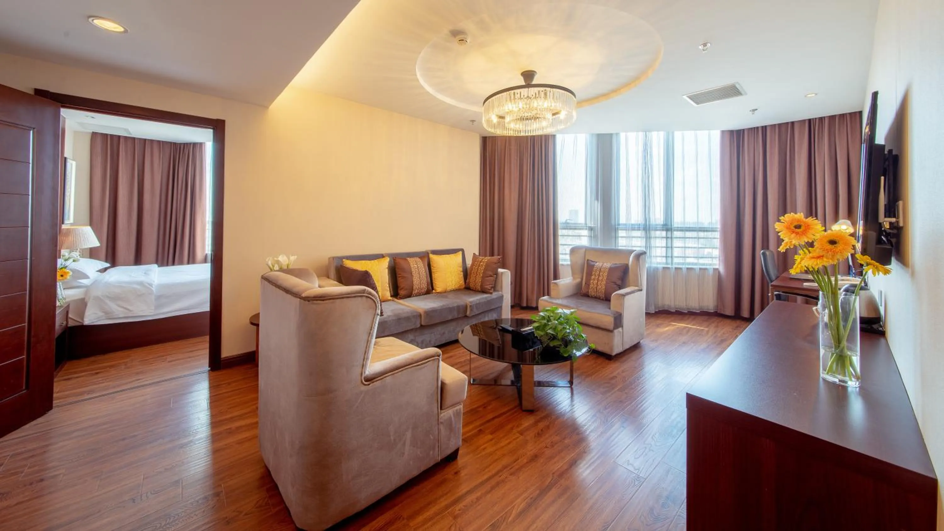 Bed in Beijing Sunflower Hotel--Beijing Universal Studios Resort