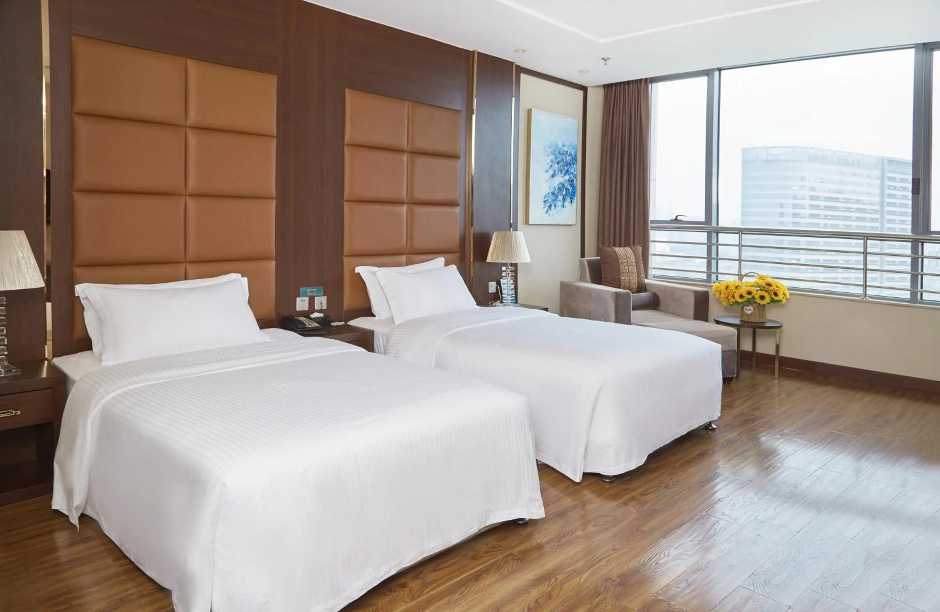 Bed in Beijing Sunflower Hotel--Beijing Universal Studios Resort