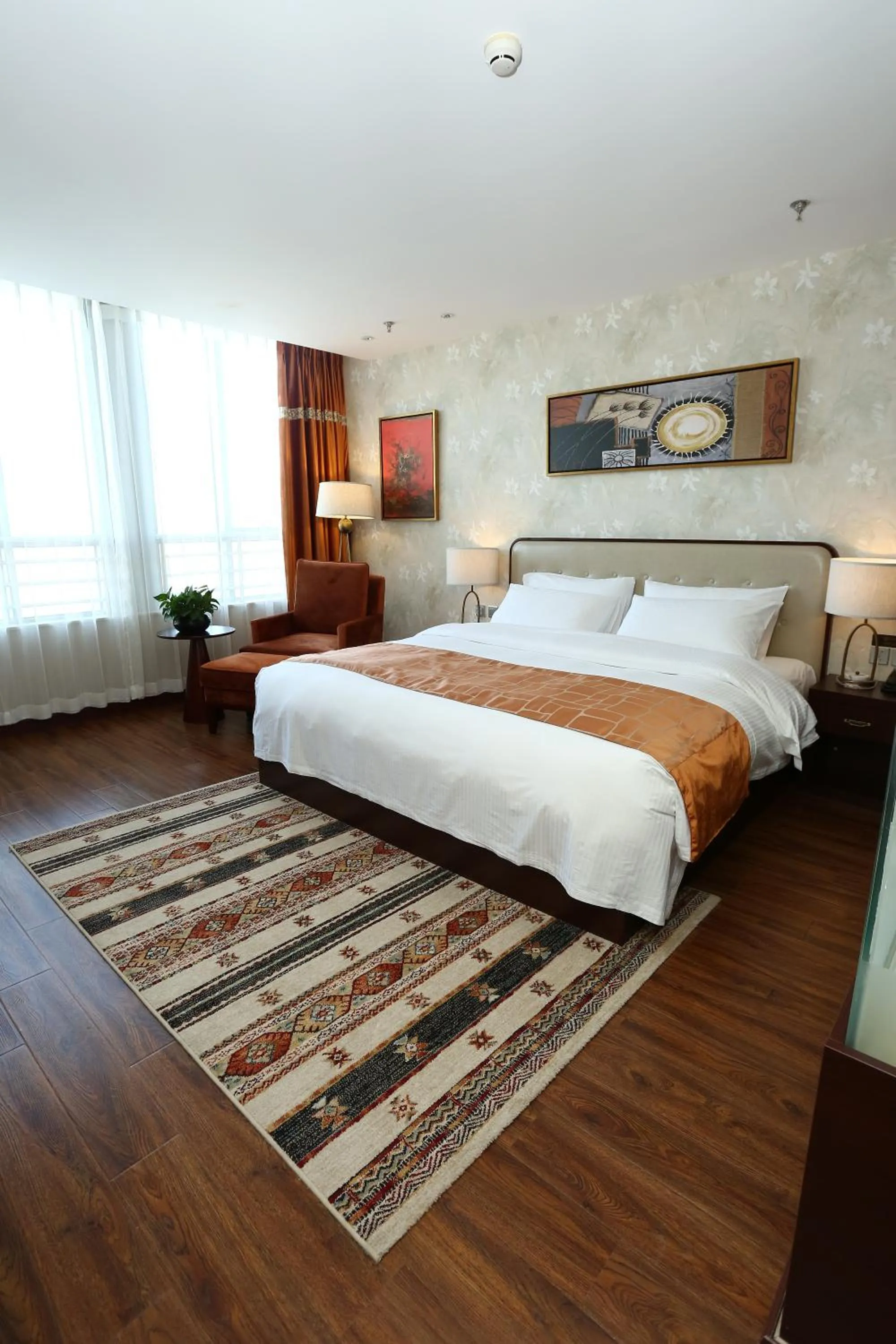 Photo of the whole room, Bed in Beijing Sunflower Hotel--Beijing Universal Studios Resort