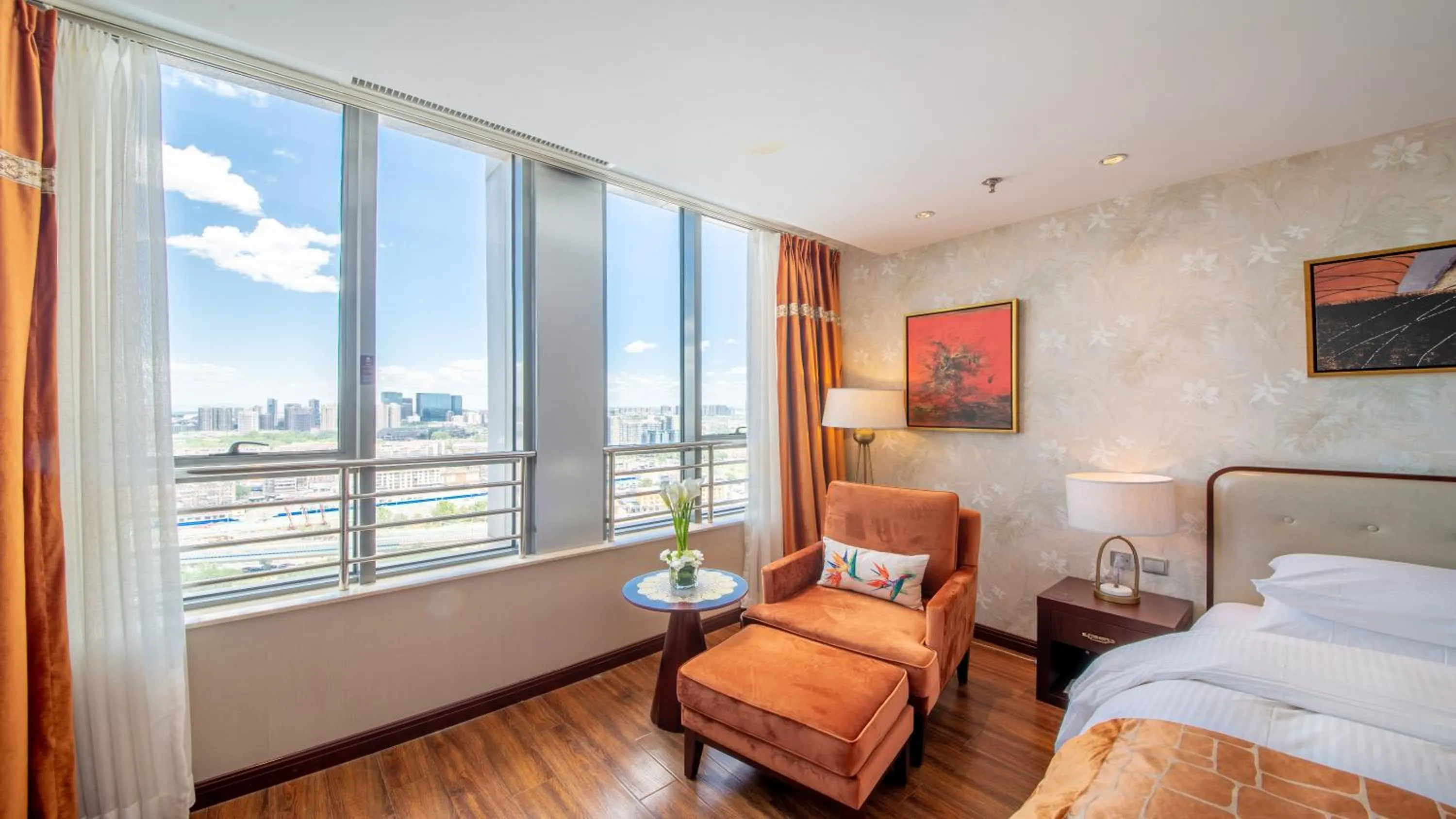 Bed in Beijing Sunflower Hotel--Beijing Universal Studios Resort