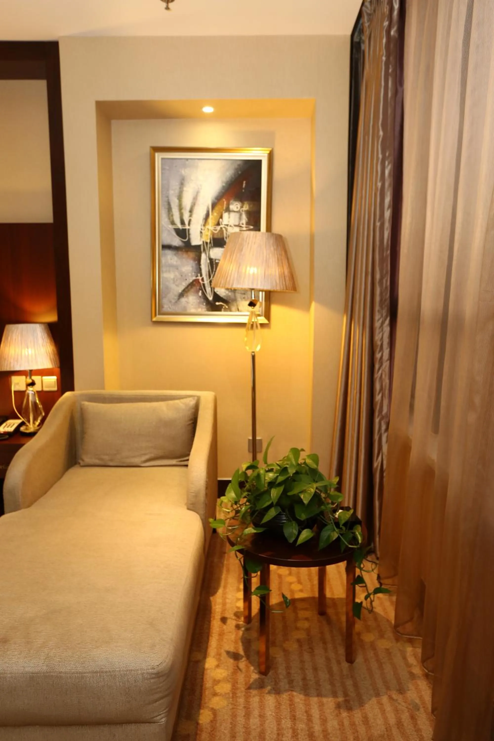 Bed in Beijing Sunflower Hotel--Beijing Universal Studios Resort