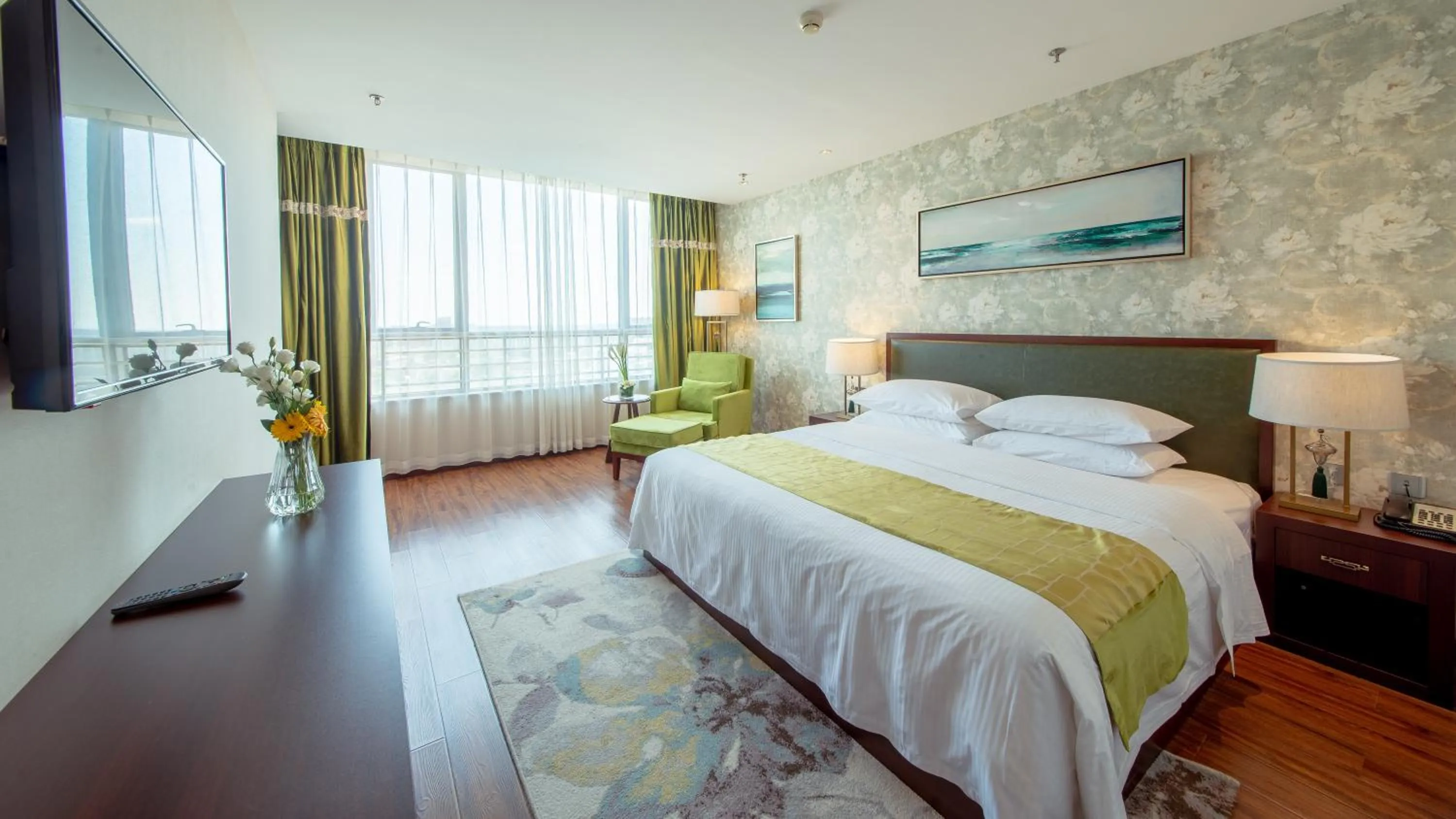 Bed in Beijing Sunflower Hotel--Beijing Universal Studios Resort