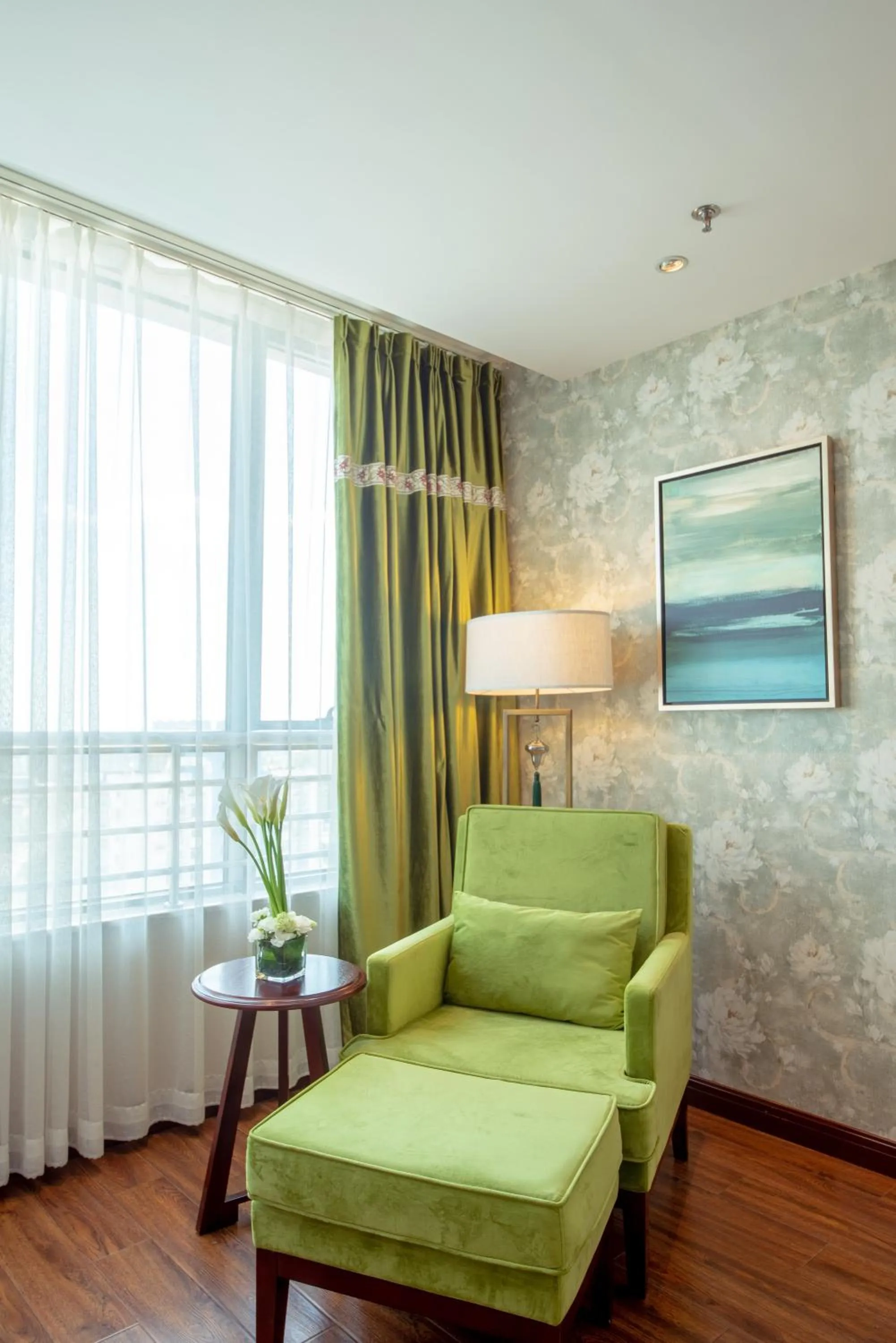 Bed in Beijing Sunflower Hotel--Beijing Universal Studios Resort