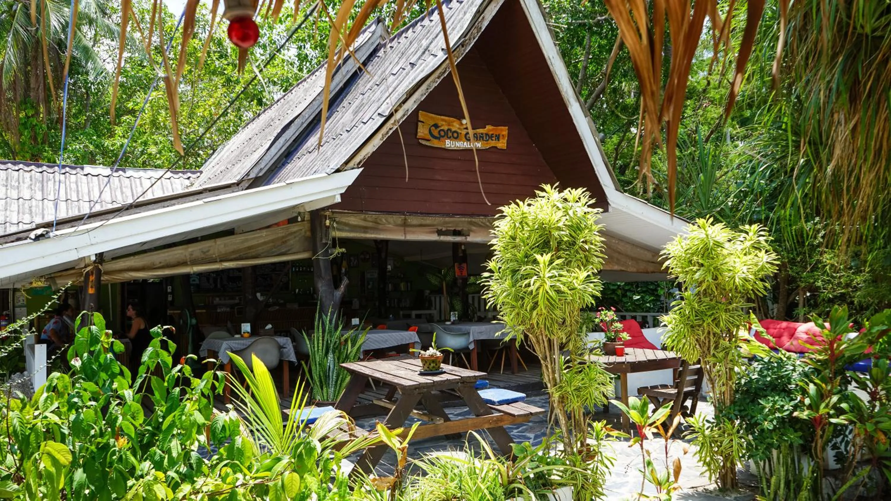 Restaurant/places to eat in Coco Garden Resort