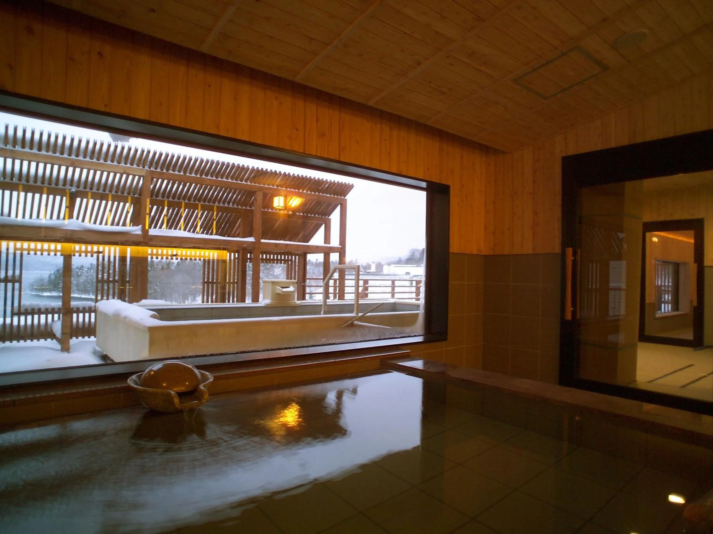 Hot Spring Bath in Akan Tsuruga Besso Hinanoza