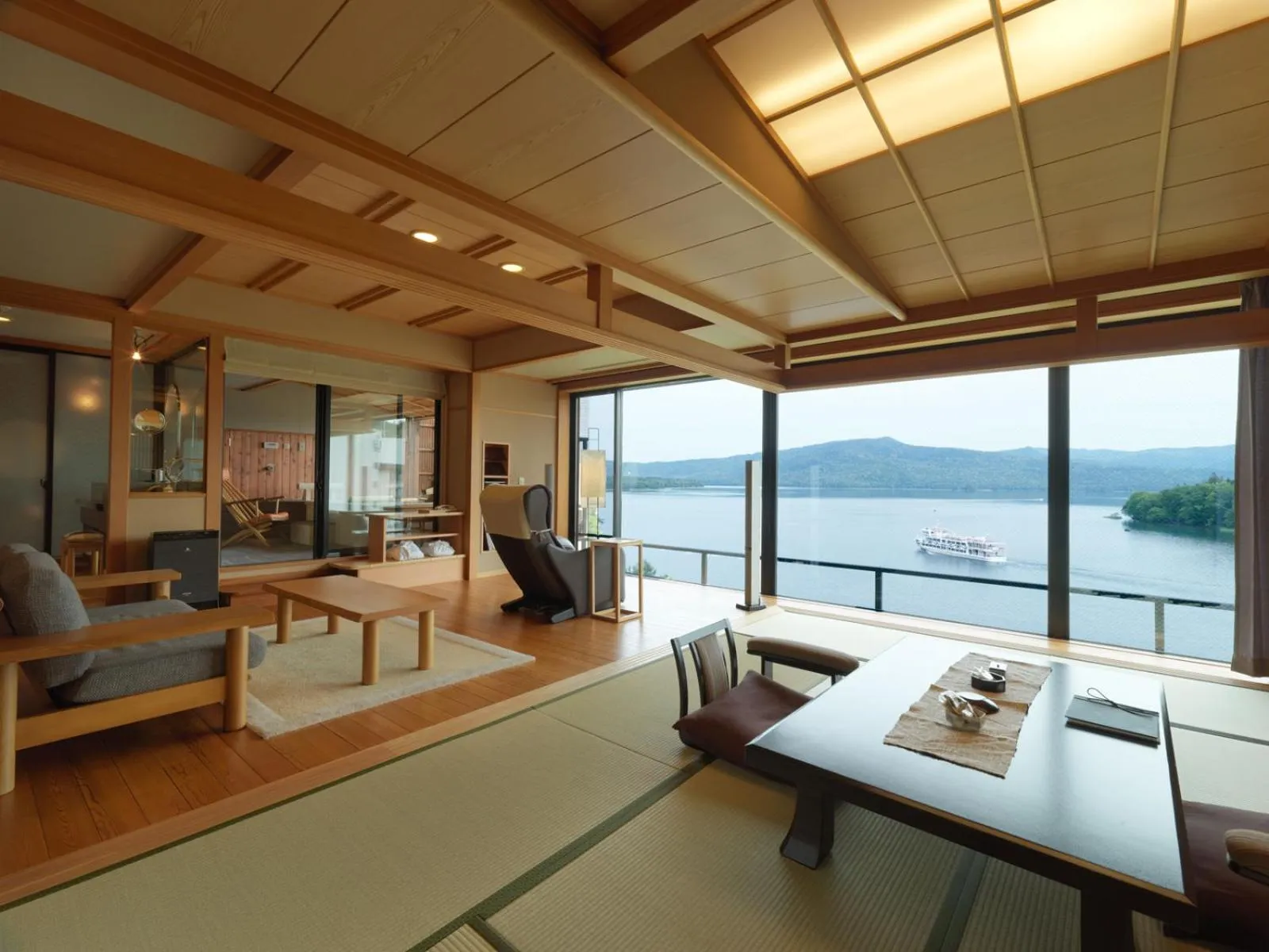 Photo of the whole room in Akan Tsuruga Besso Hinanoza