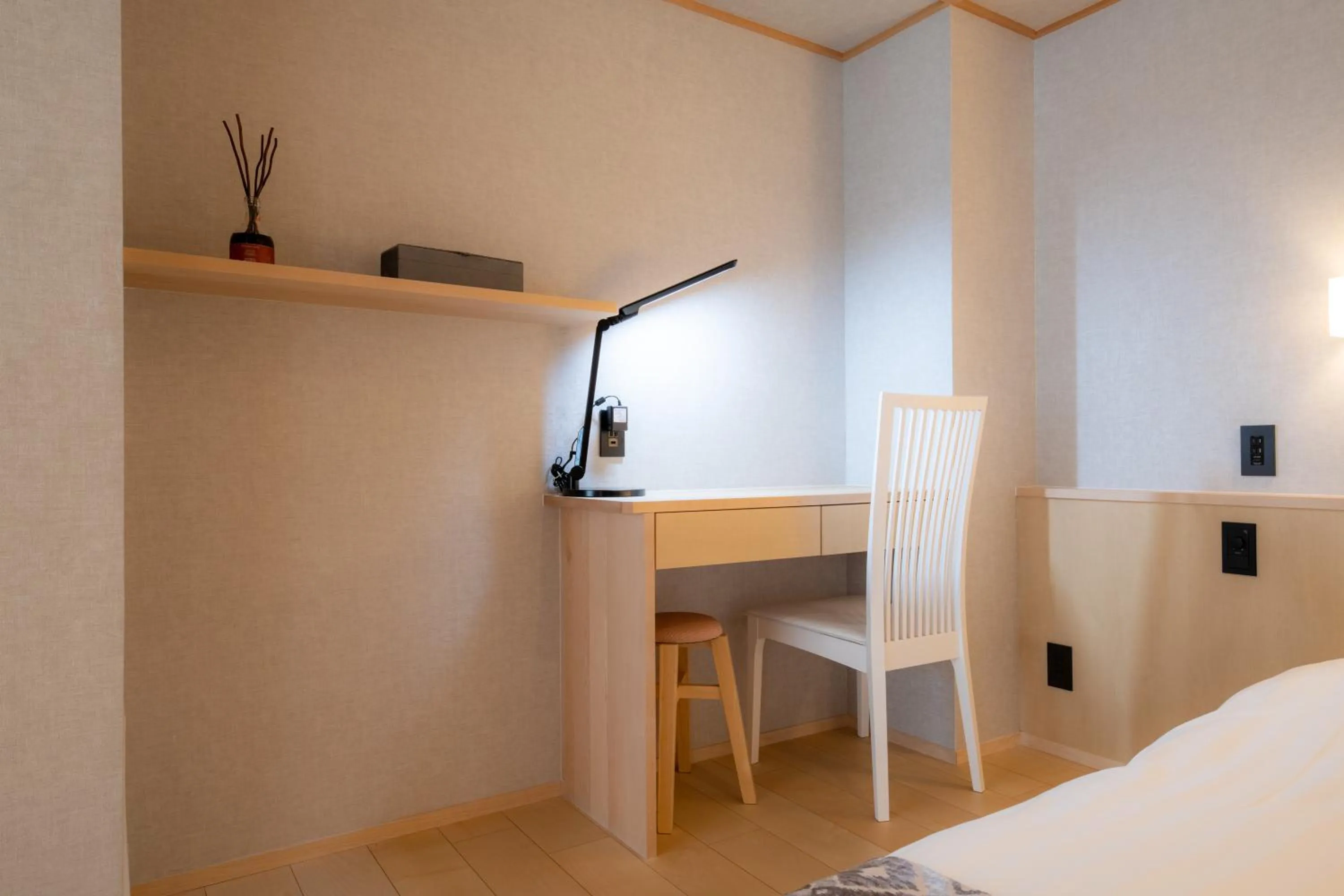 hair dresser, Bed in Hotel Isago Kobe