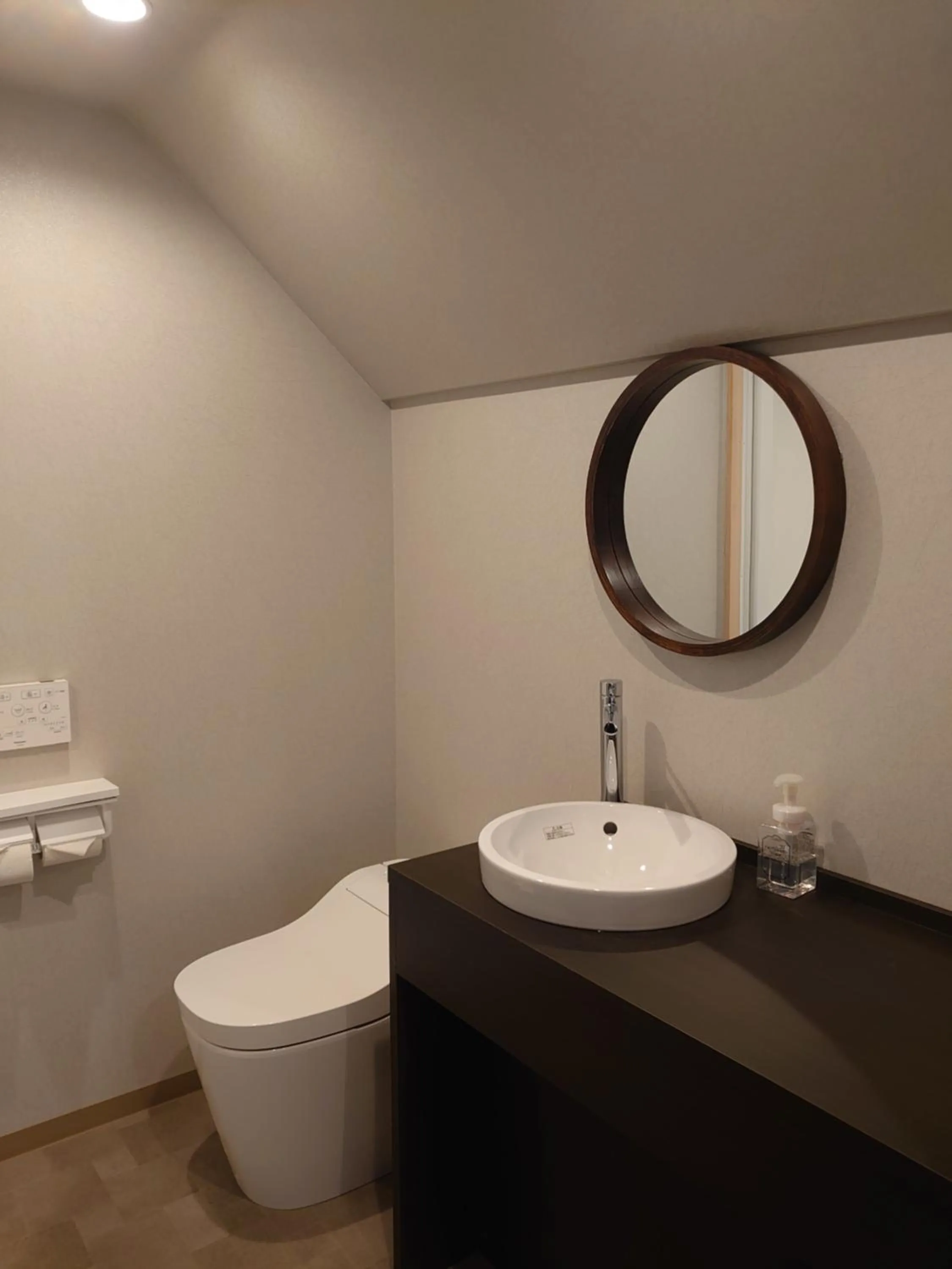 Toilet in Hotel Isago Kobe