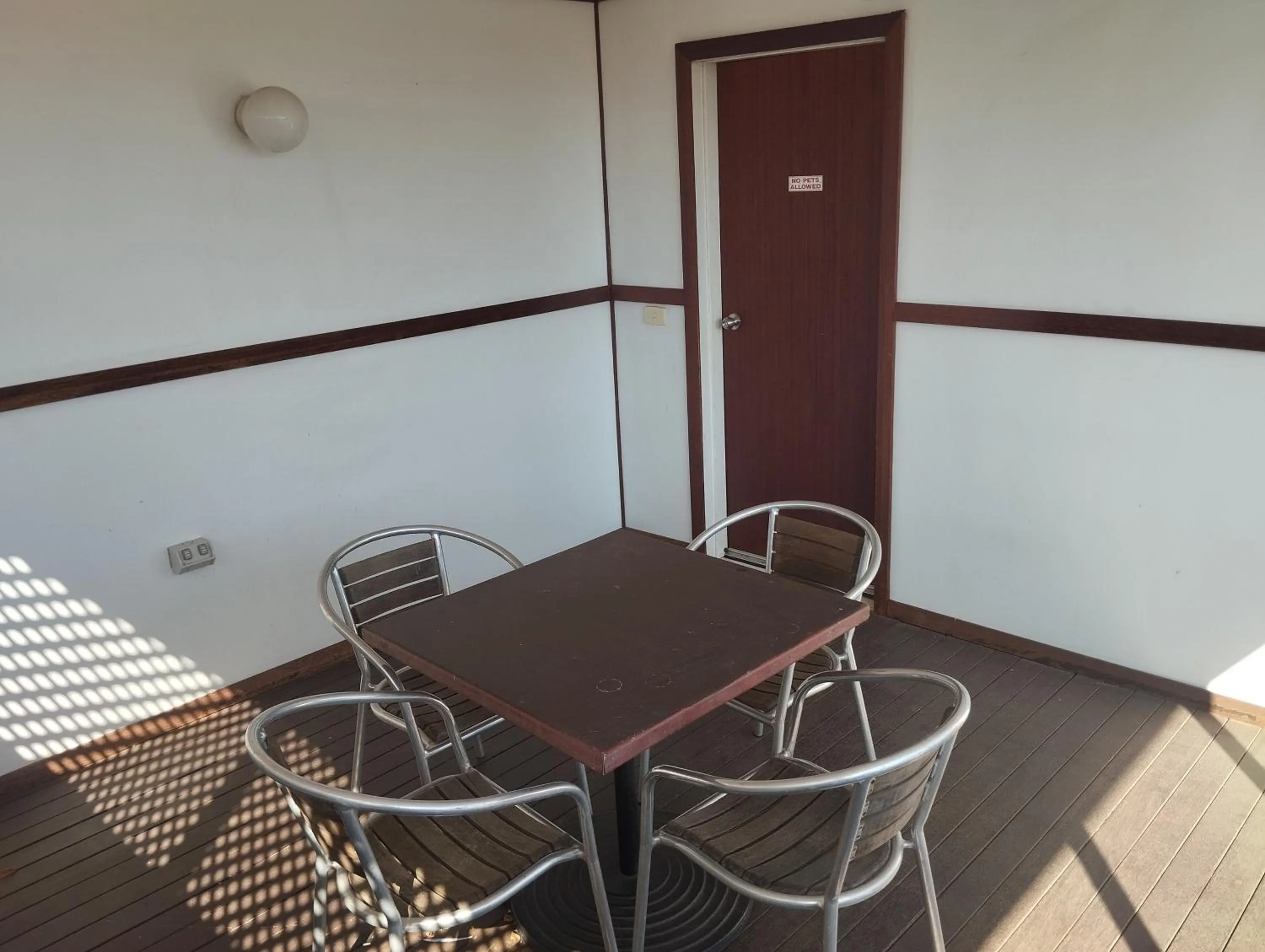 Across Country Motor Inn