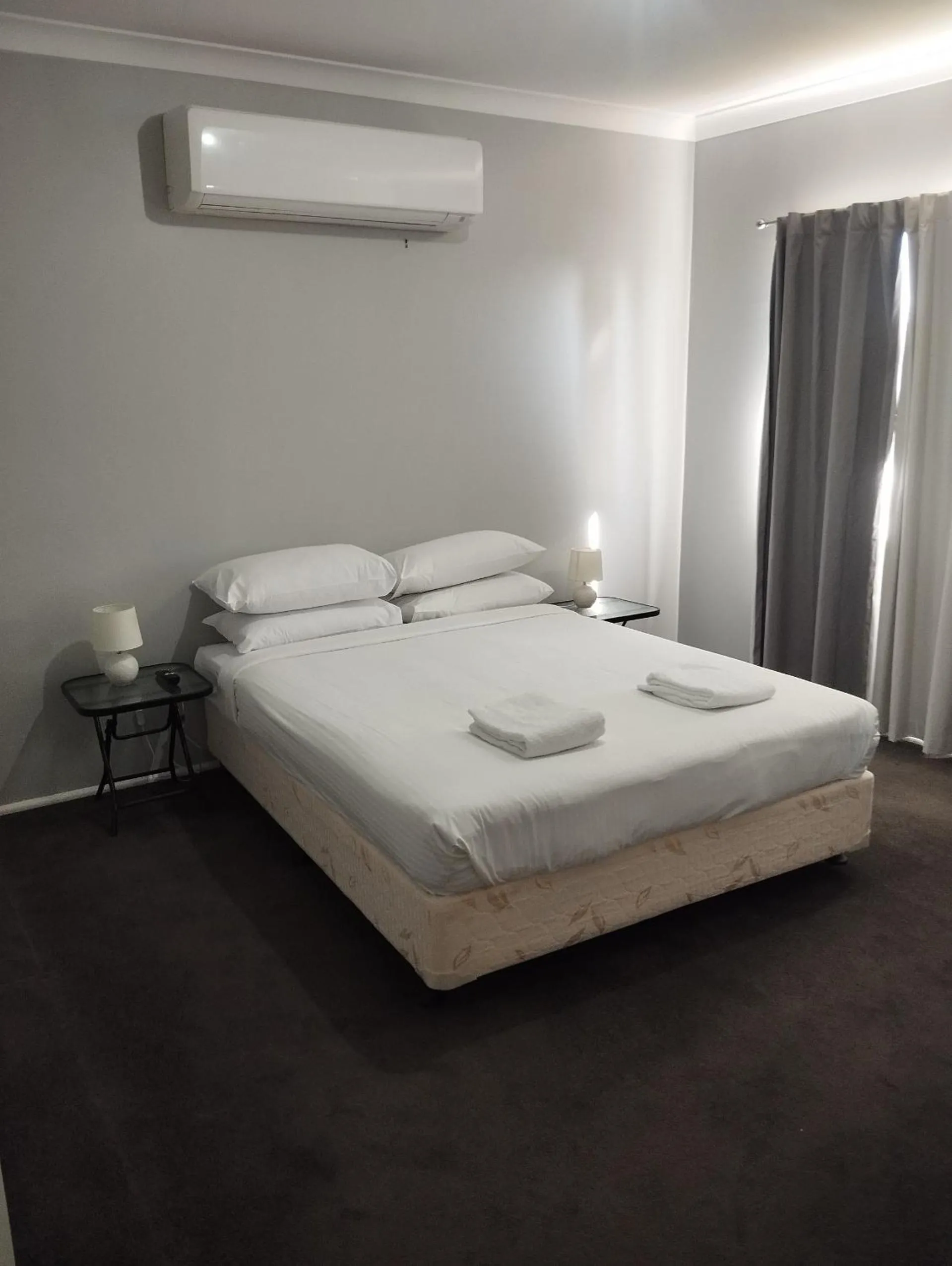 Bed in Across Country Motor Inn