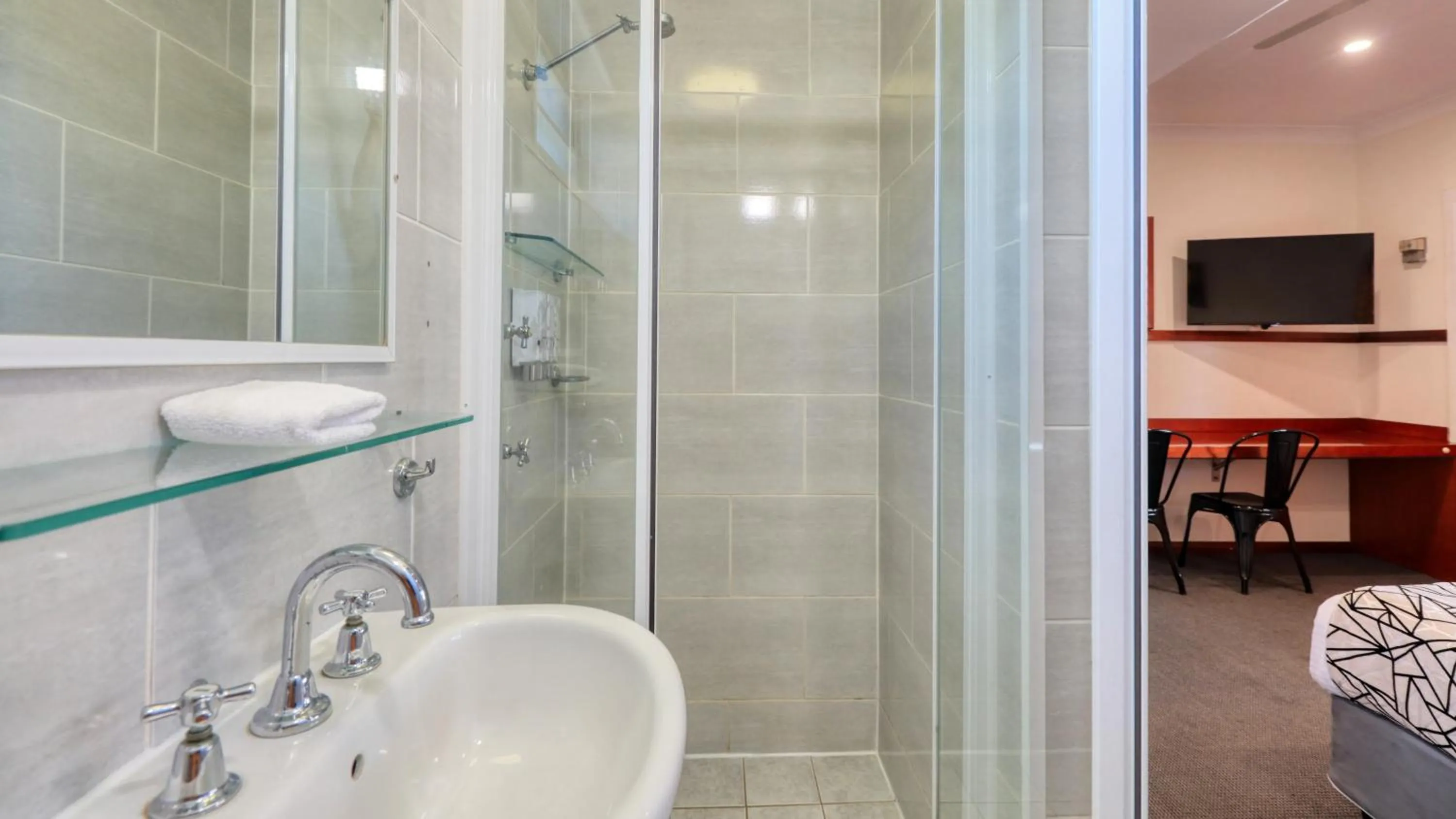 Across Country Motor Inn