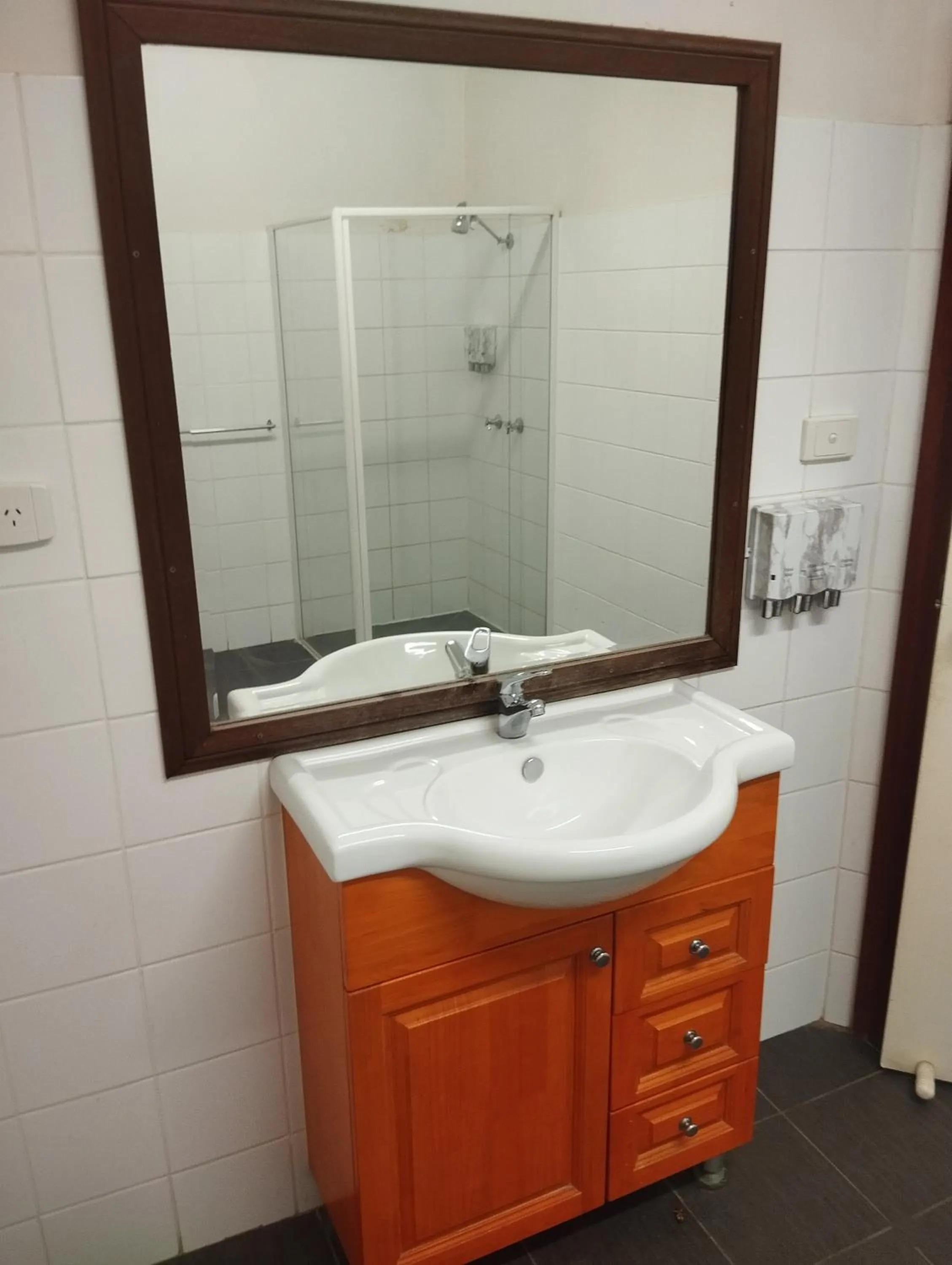 Across Country Motor Inn